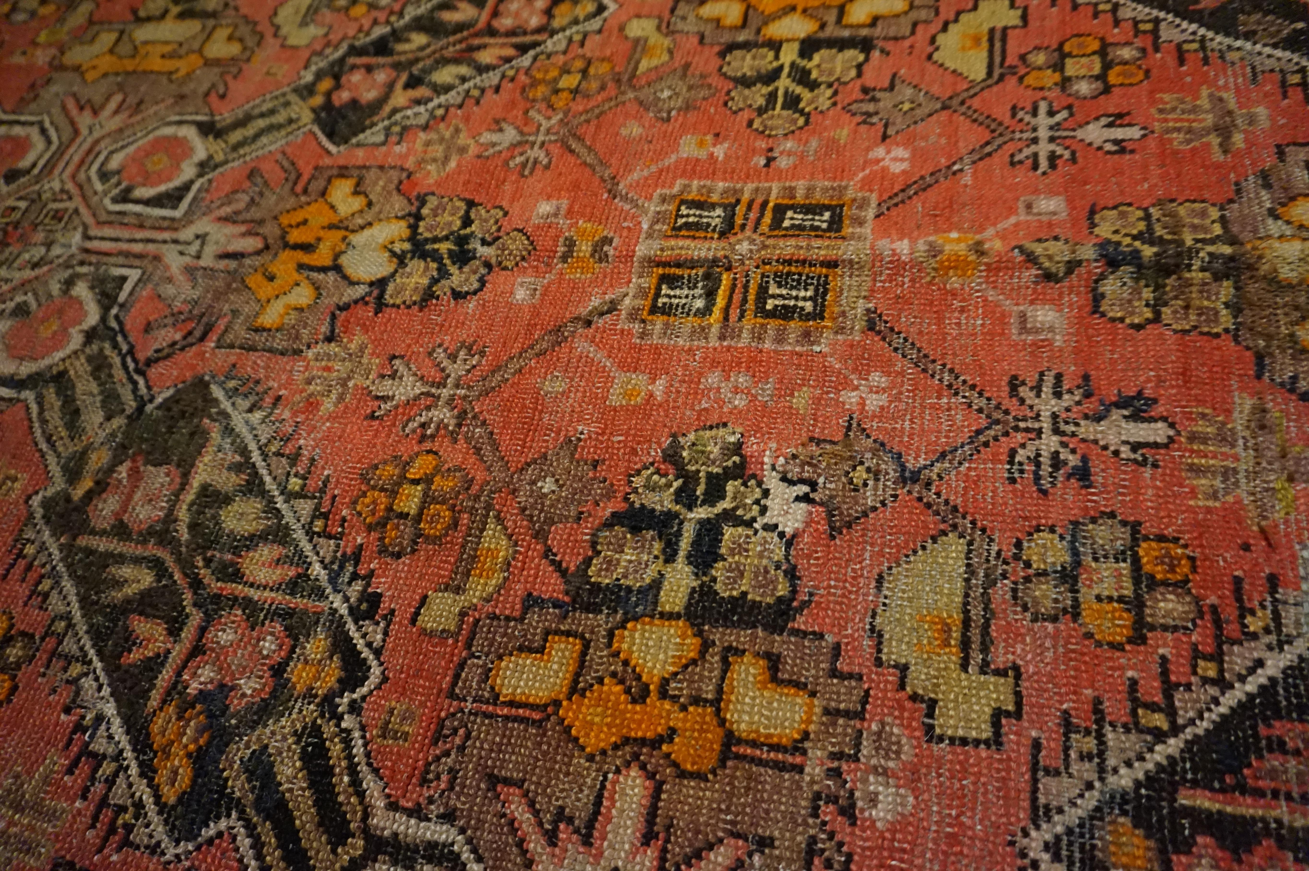 Handgeknüpfter georgianischer Kaukasus-Teppich aus den 1920er Jahren mit Tigermedaillons und geometrischem Scheme im Angebot 5