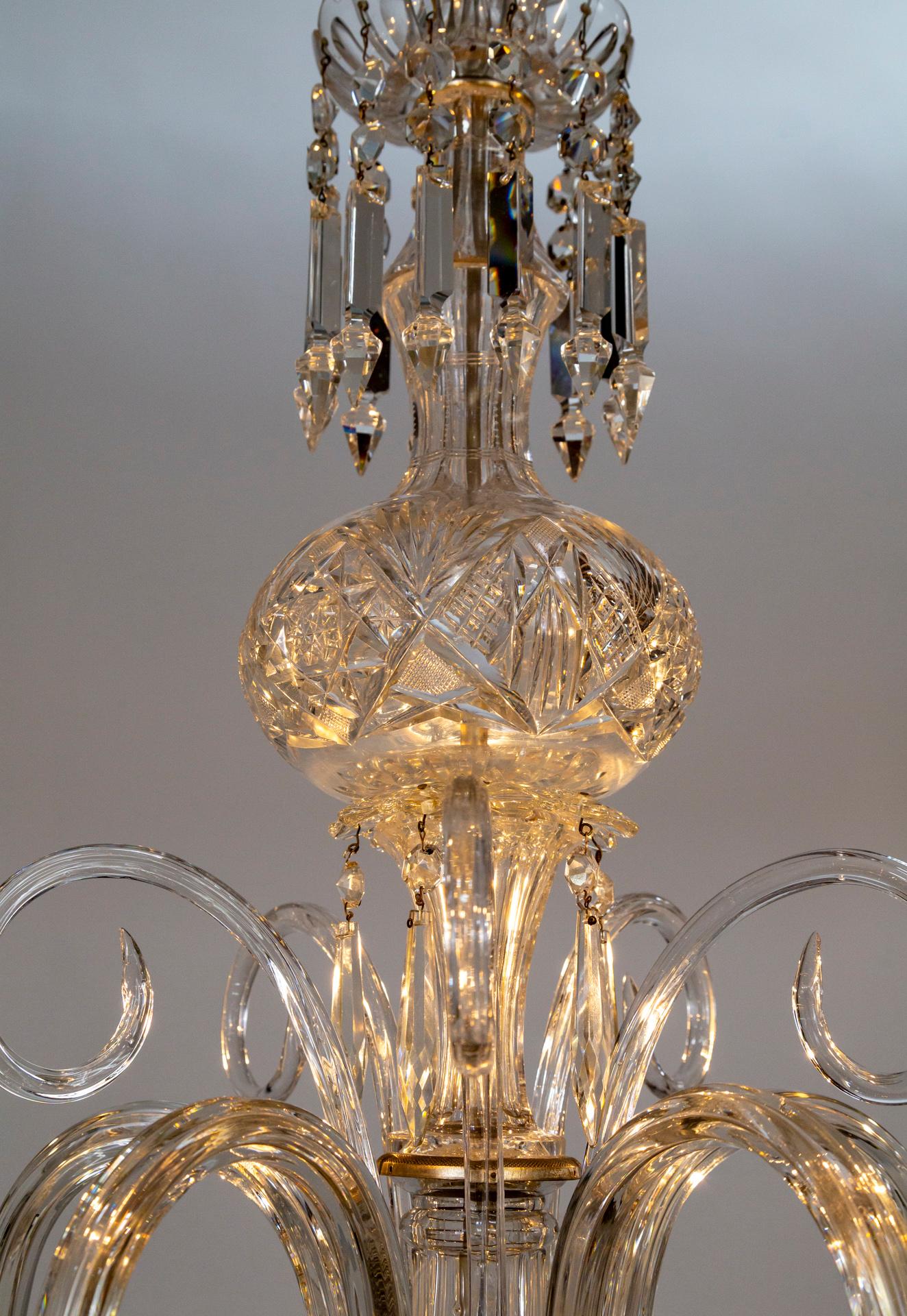 Lustre à 5 lumières en cristal taillé de style géorgien des années 1920 Bon état - En vente à San Francisco, CA