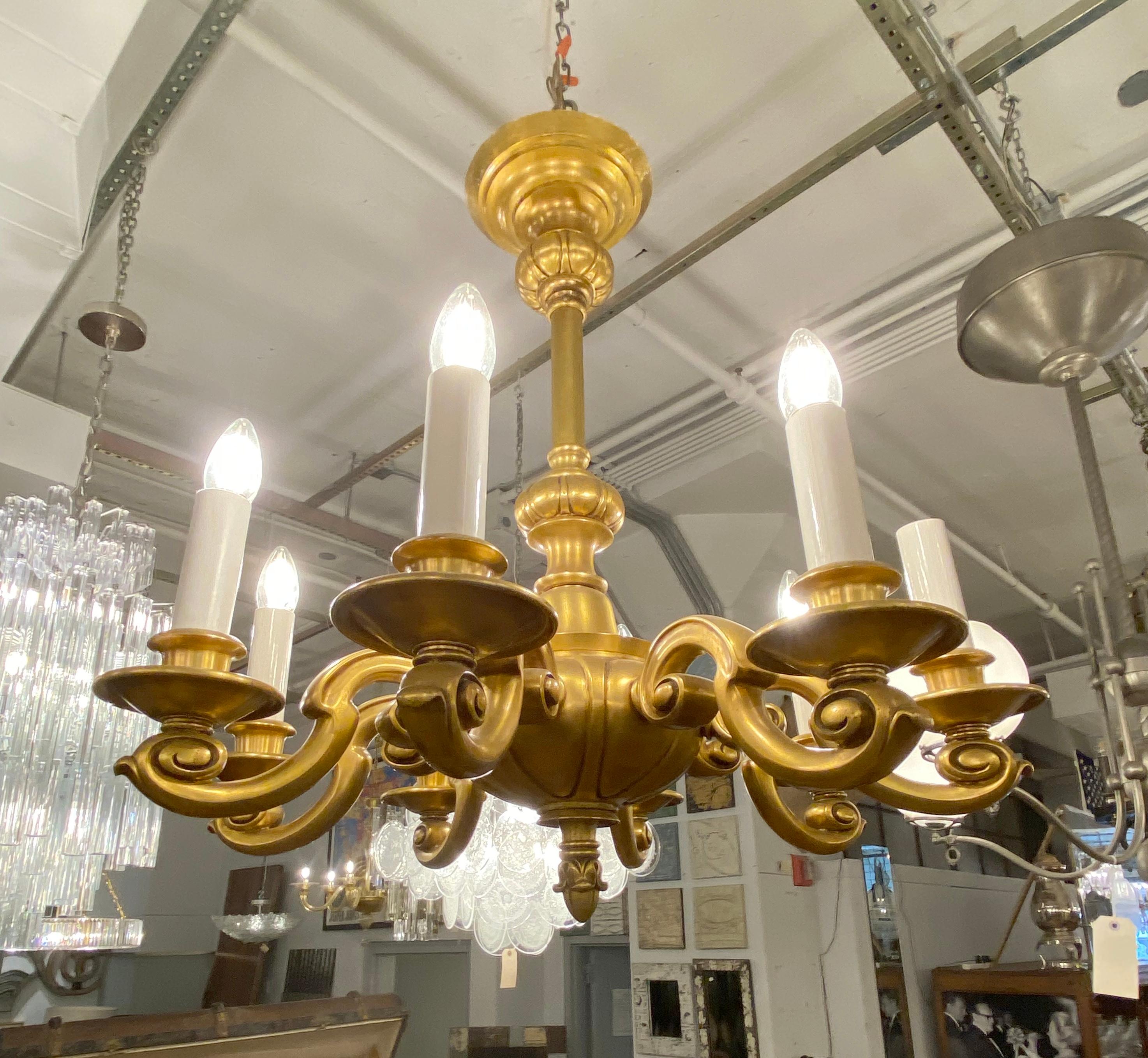 Early 20th Century 1920s Georgian Style 8 Arm Gilt Bronze Chandelier For Sale