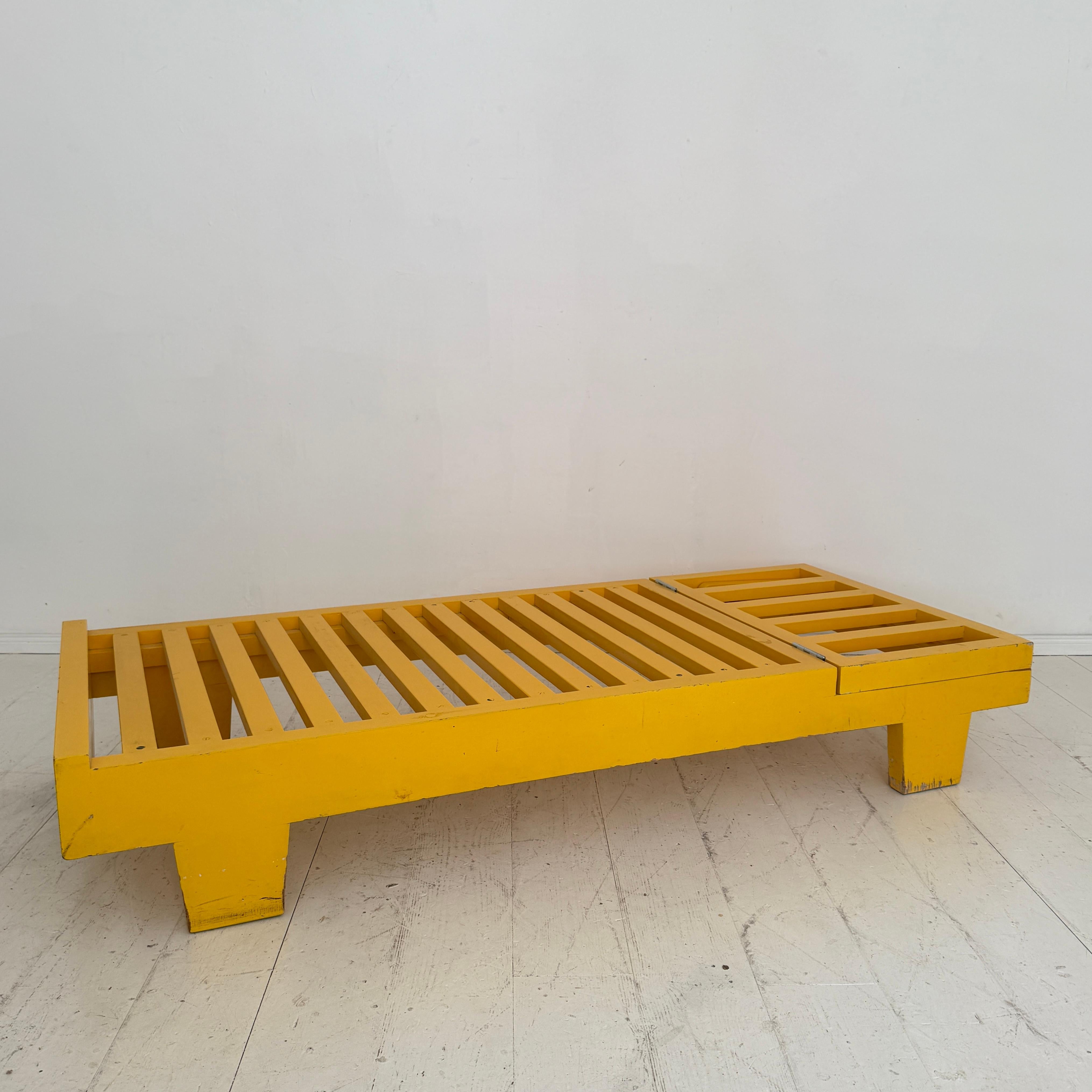 Lit de jour Bauhaus allemand des années 1920 en jaune avec coussin et traversin retapissés en vente 6