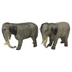 Paire de figurines d'éléphants en céramique allemande des années 1920