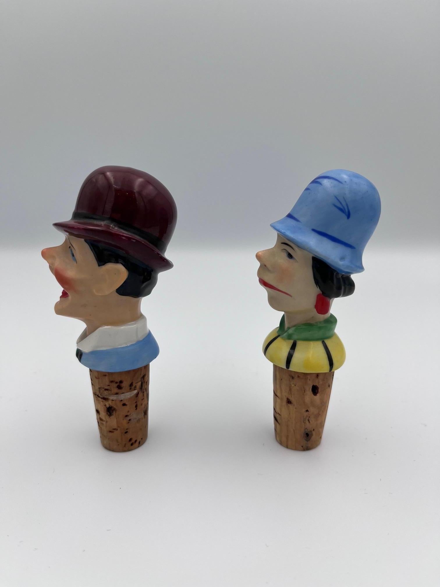 Bouchons de bouteille en porcelaine et en liège du couple séduisant d'Allemagne des années 1920 Bon état - En vente à Red Lion, PA
