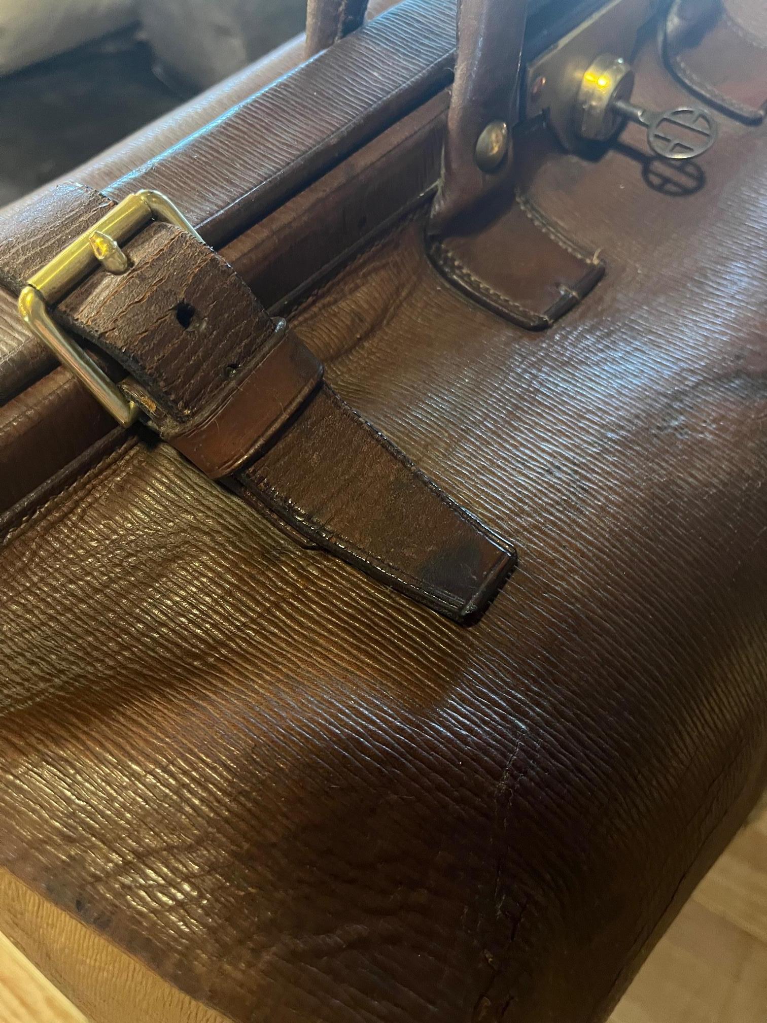 1920's Gladstone Bag  In Good Condition For Sale In Eindhoven, NL