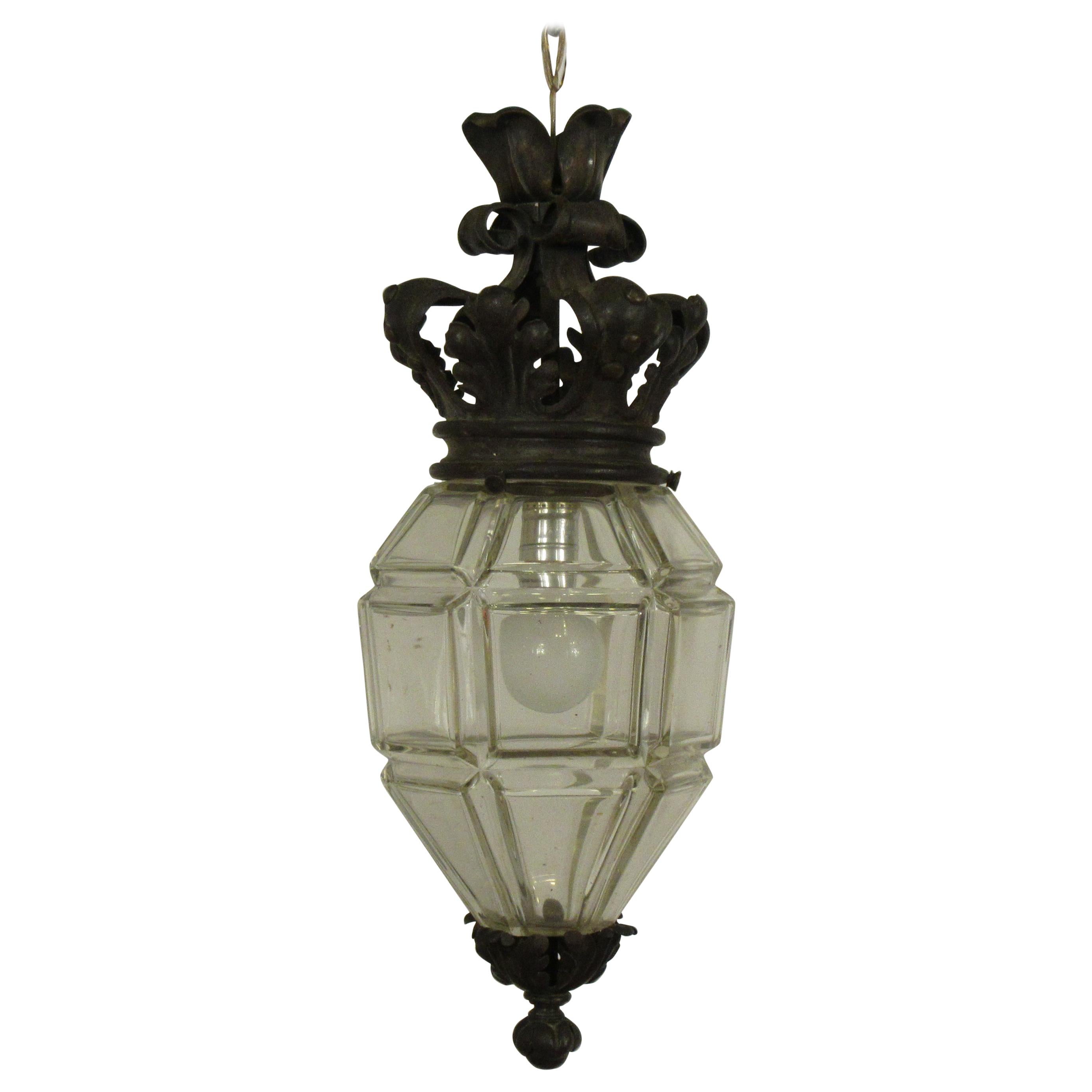 Lanterne en verre des années 1920 avec partie supérieure en forme de couronne