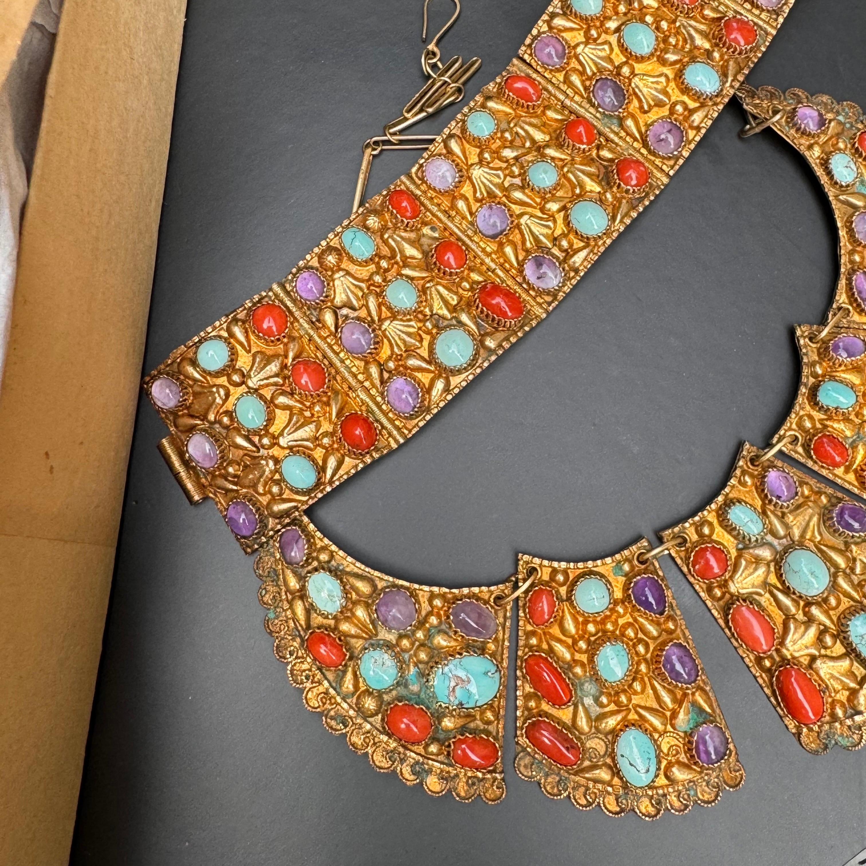 1920s Gold Gilt silver Gemstones bib necklace Bracelet Original box For Sale 3