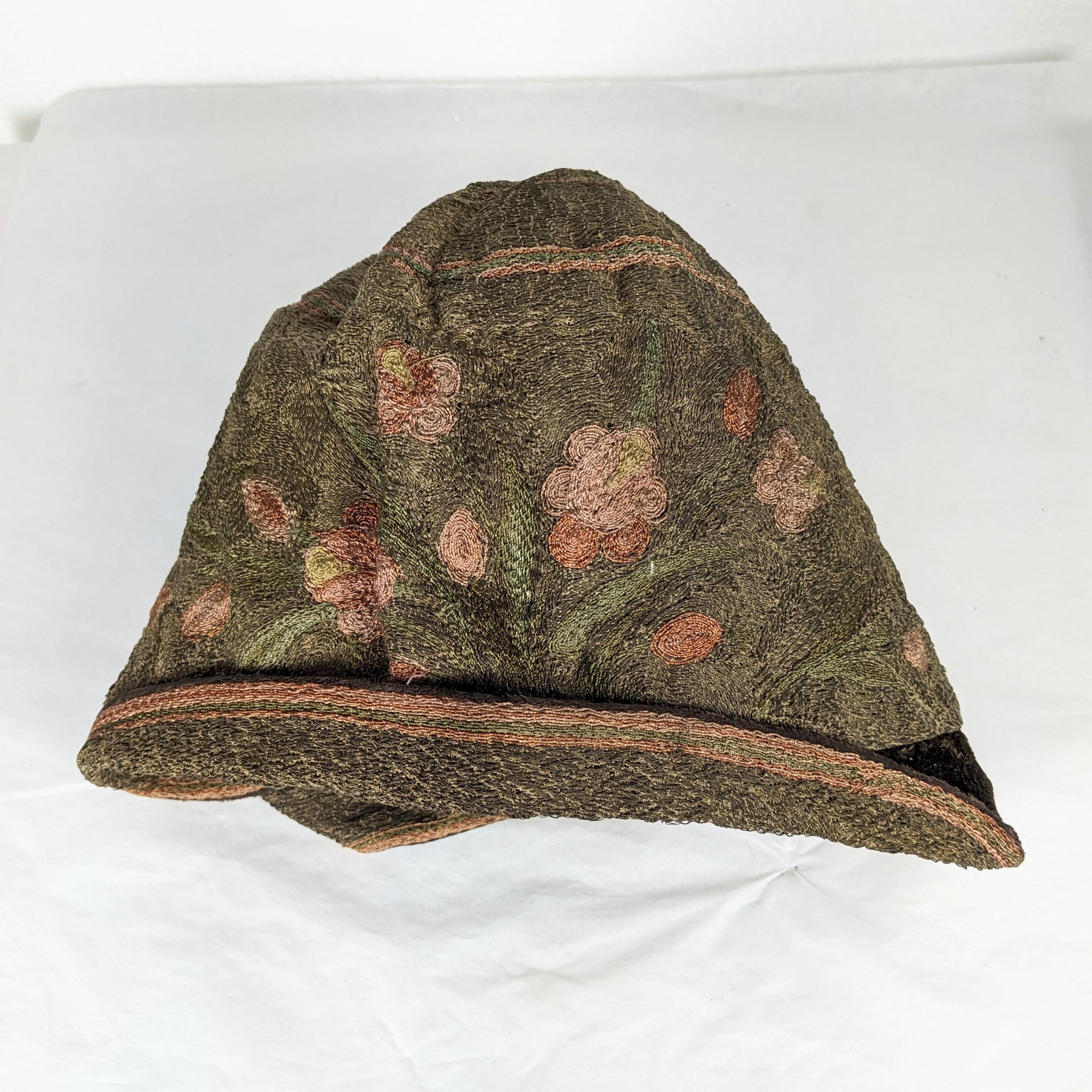 1920's Gold Lame and Needlepoint Cloche For Sale 5