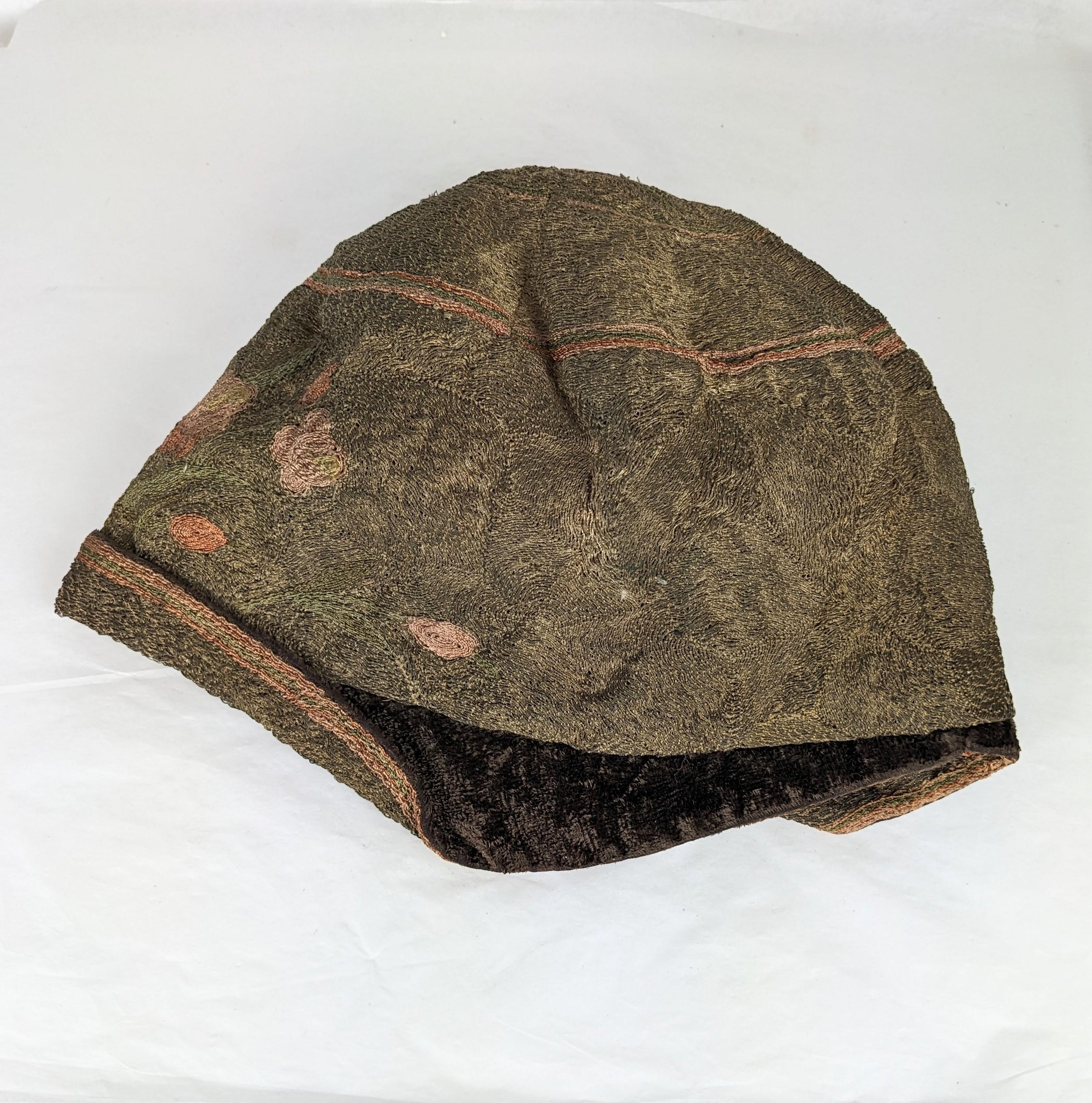 1920's Gold Lame and Needlepoint Cloche For Sale 3