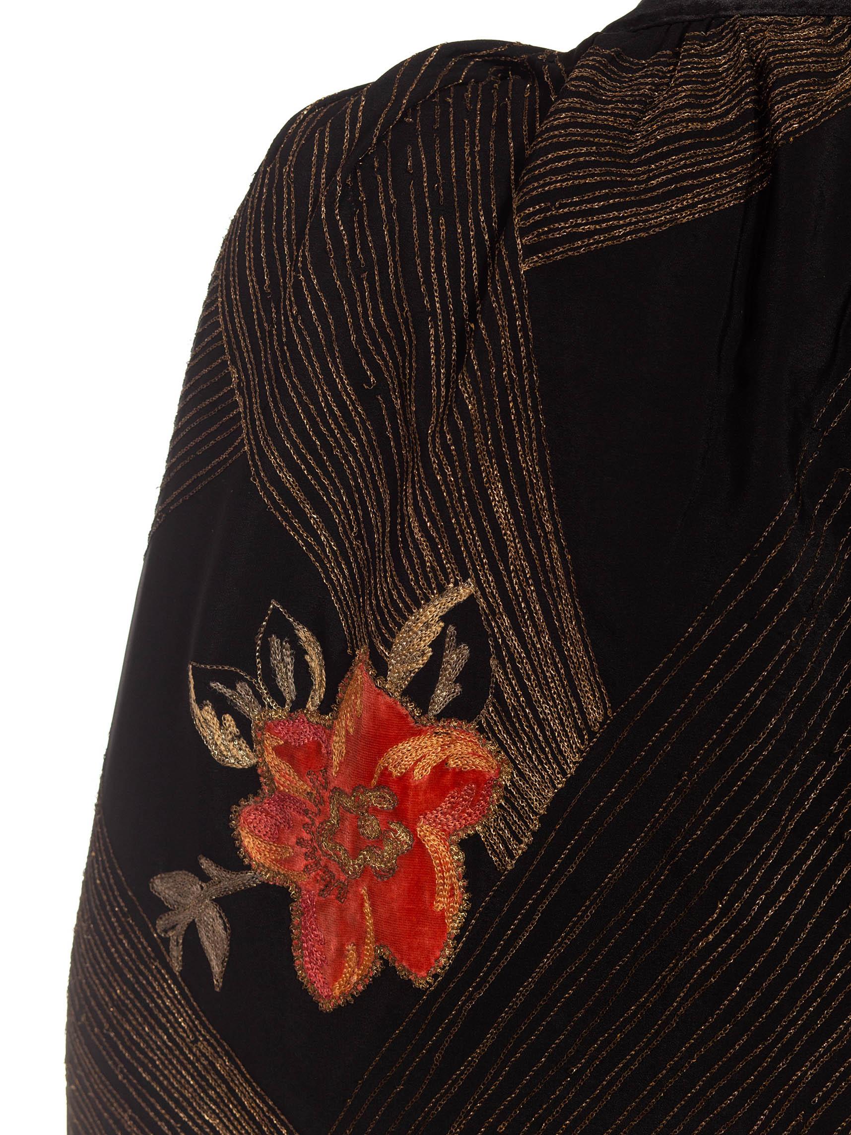 1920S Gold Lamé Silk & Velvet Embroidered Art Deco Cape For Sale 6