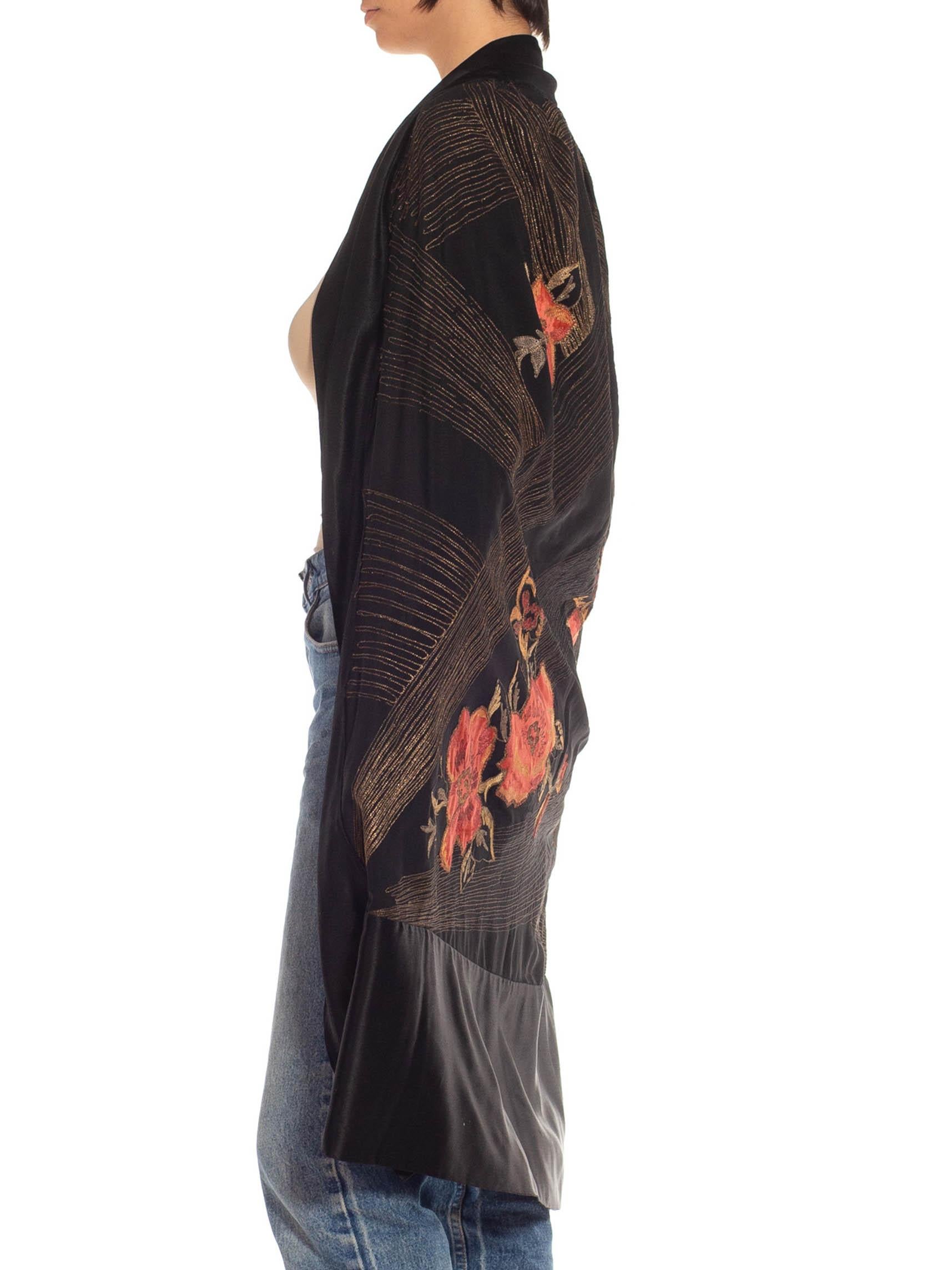 1920S Gold Lamé Silk & Velvet Embroidered Art Deco Cape In Excellent Condition For Sale In New York, NY