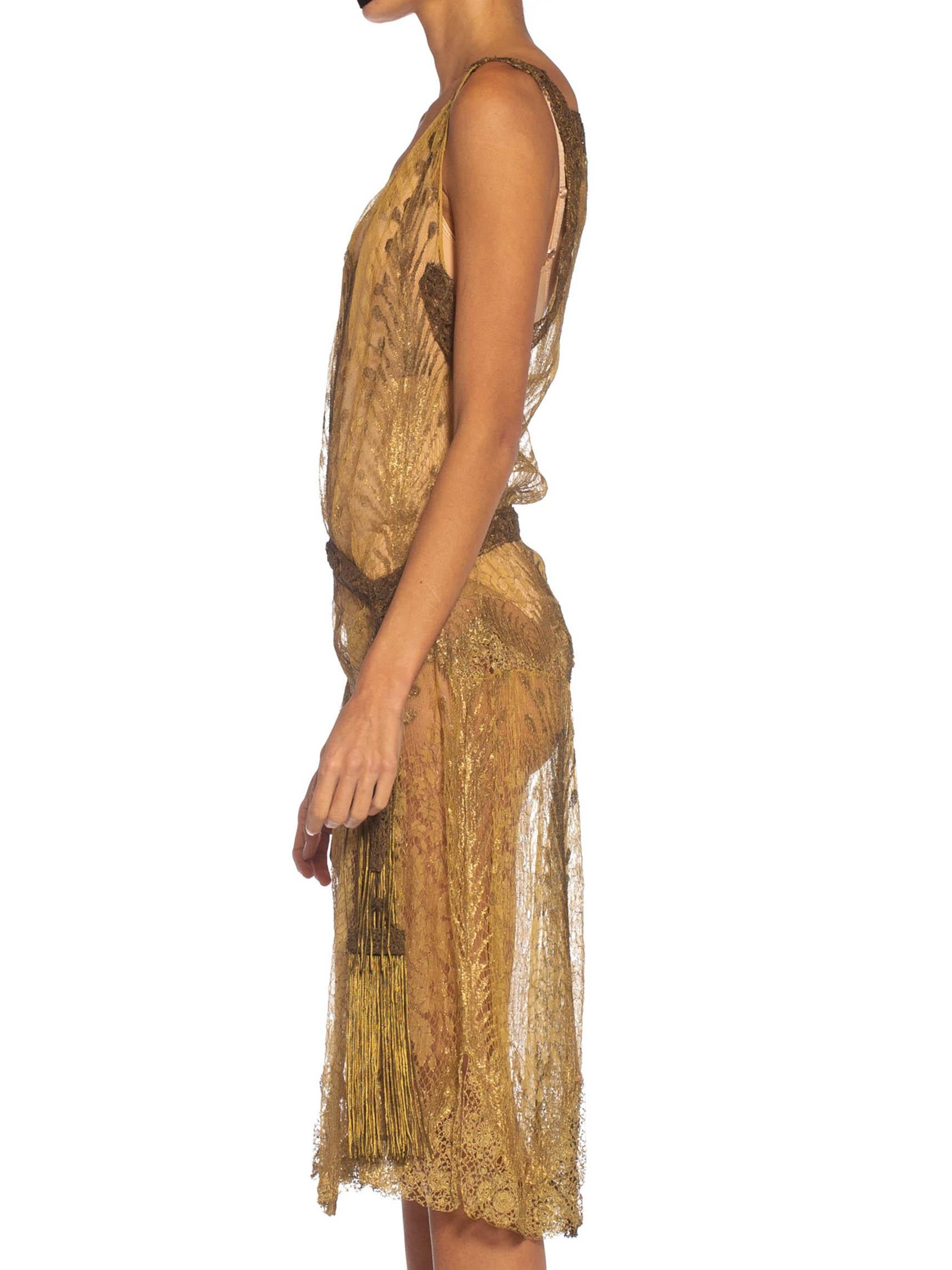 1920S Gold Silk Lace Flapper Cocktail Dress With Tasseled Belt In Excellent Condition In New York, NY