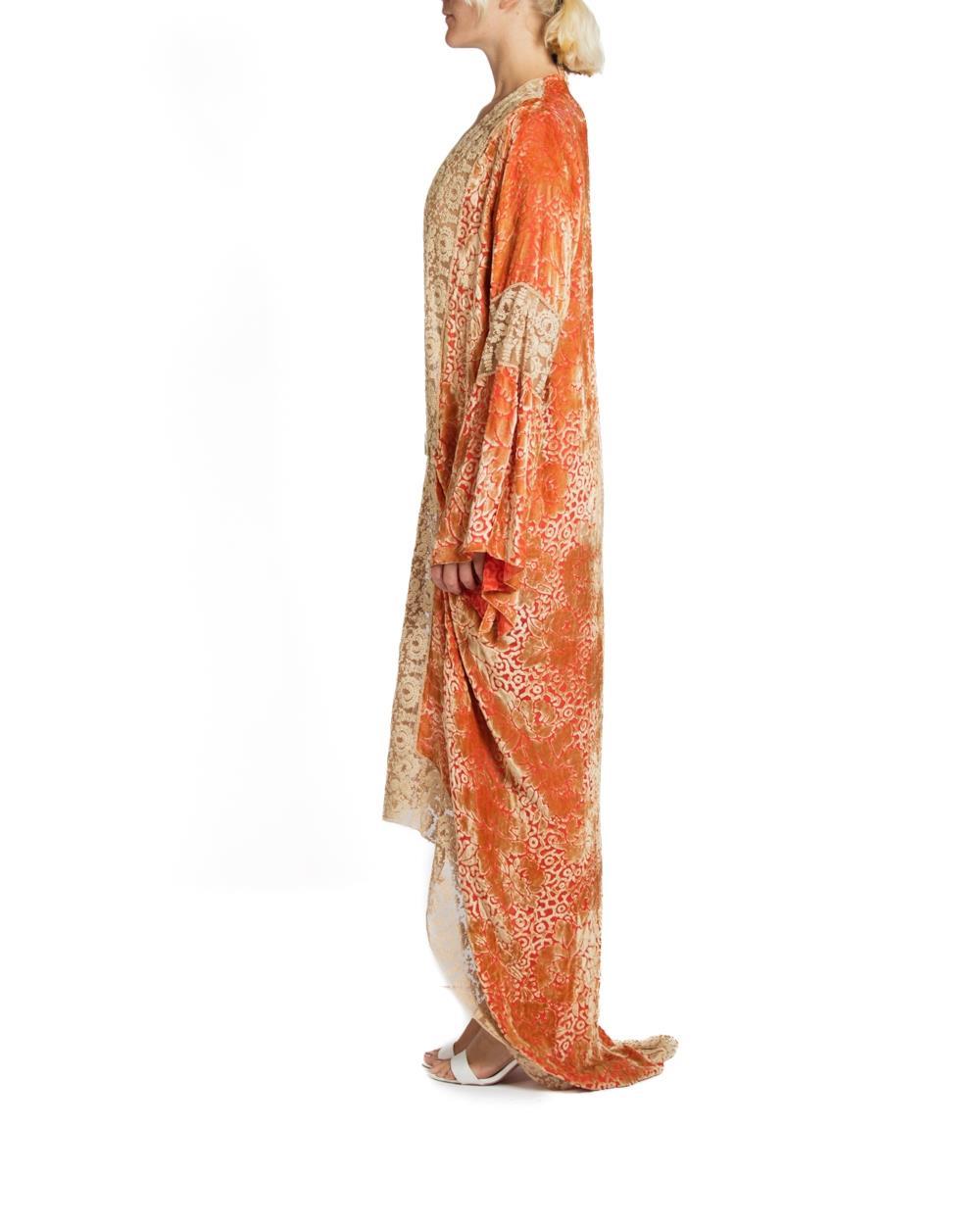 1920S Golden Orange & Beige Silk Burnout Velvet Lace Trimmed Robe In Excellent Condition For Sale In New York, NY
