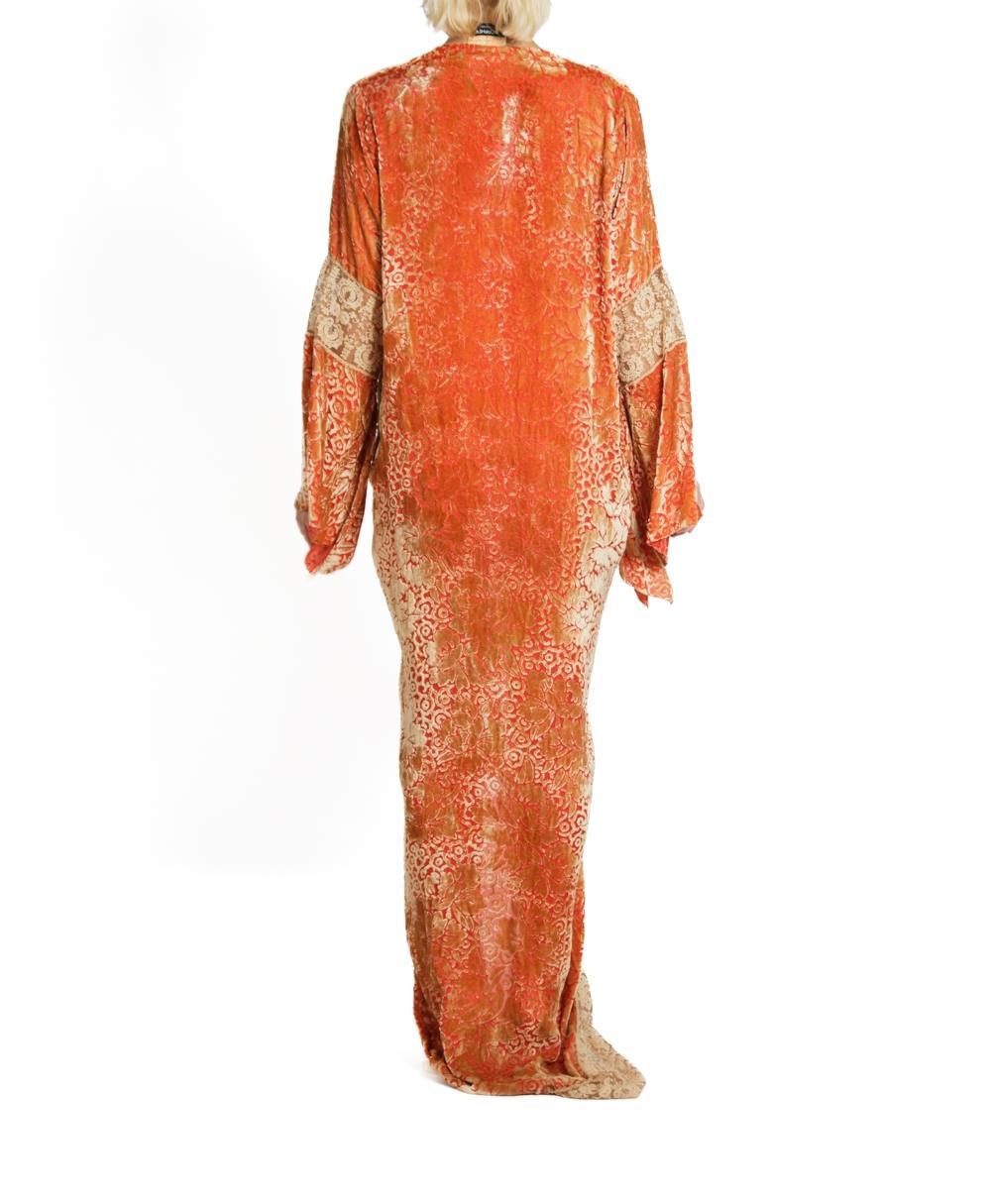 1920S Golden Orange & Beige Silk Burnout Velvet Lace Trimmed Robe For Sale 1