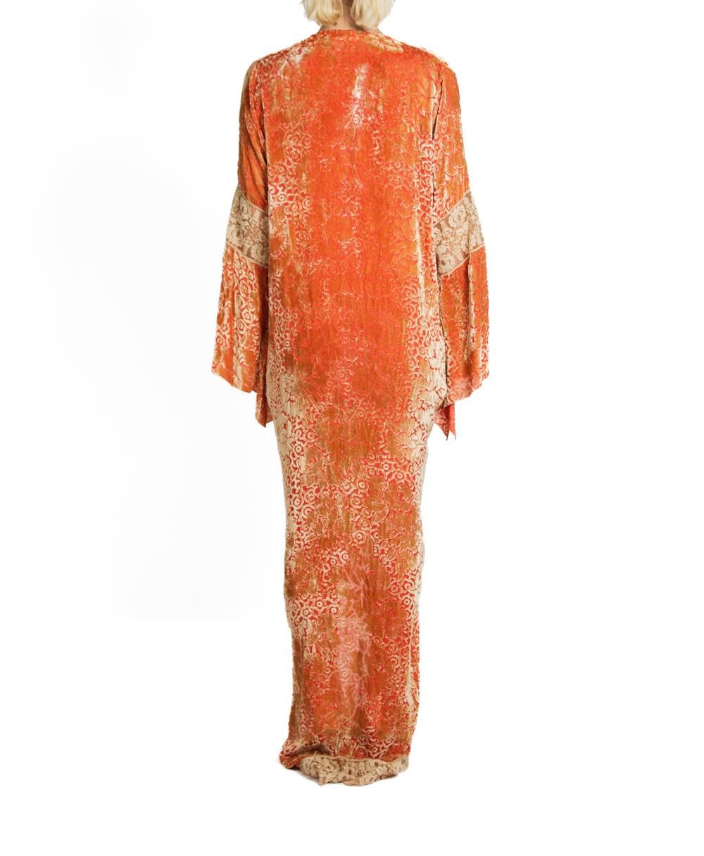 1920S Golden Orange & Beige Silk Burnout Velvet Lace Trimmed Robe For Sale 3