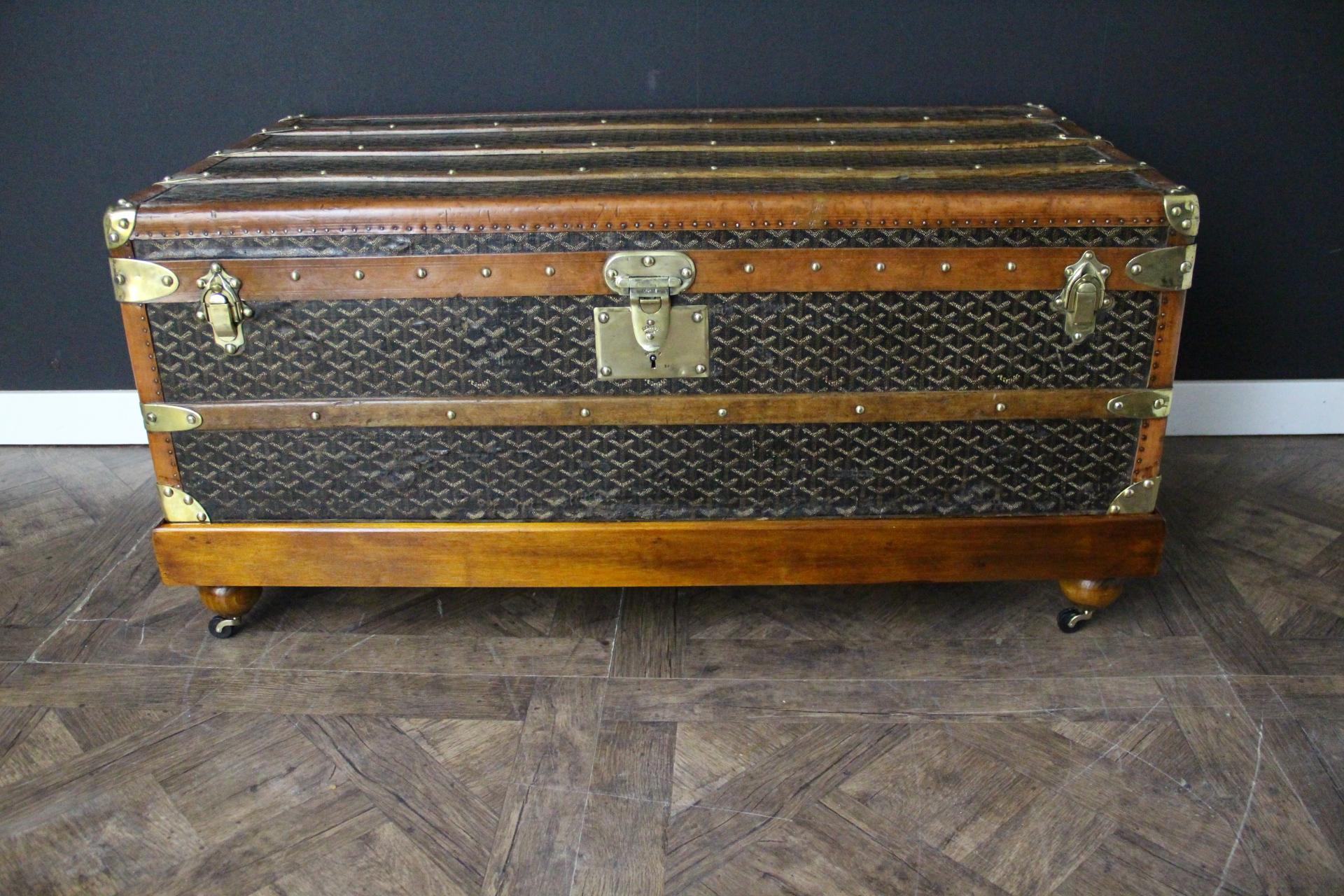 Coffre de cabine Goyard des années 1920, coffre de cabine 100 cm en toile à chevrons en vente 8
