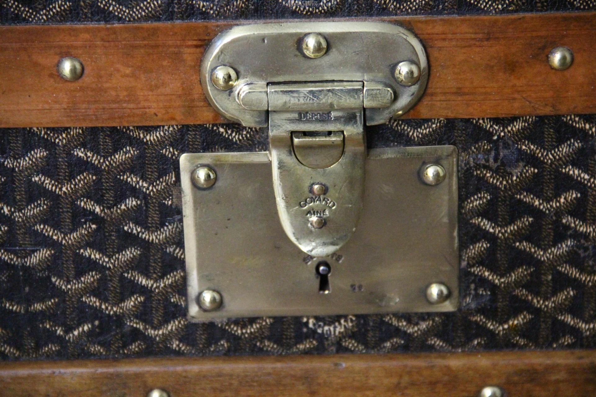 Coffre de cabine Goyard des années 1920, coffre de cabine 100 cm en toile à chevrons Bon état - En vente à Saint-Ouen, FR