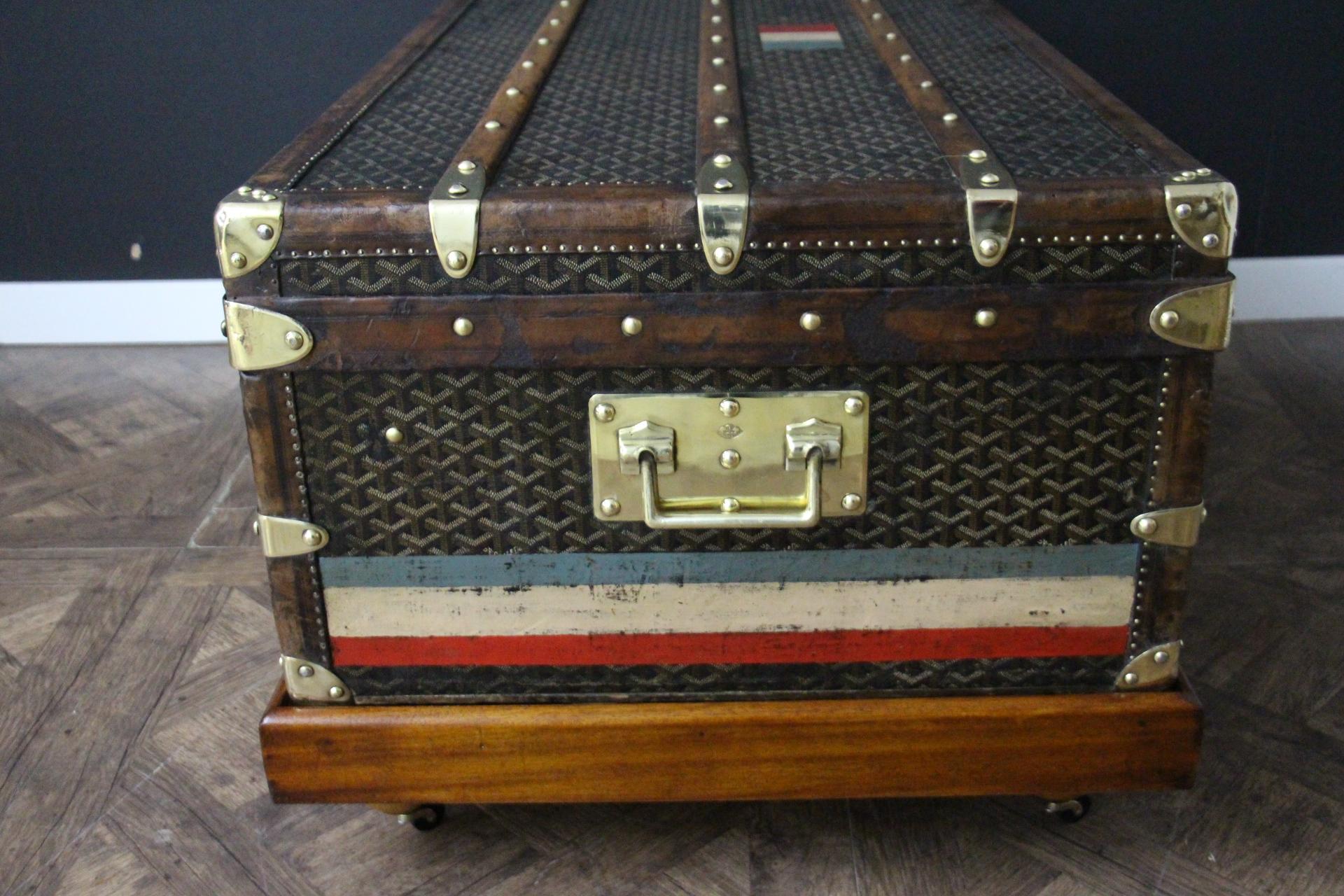Baúl de cabina Goyard de los años 20 , Baúl Goyard de 110 cm en lona de chevrones en venta 4