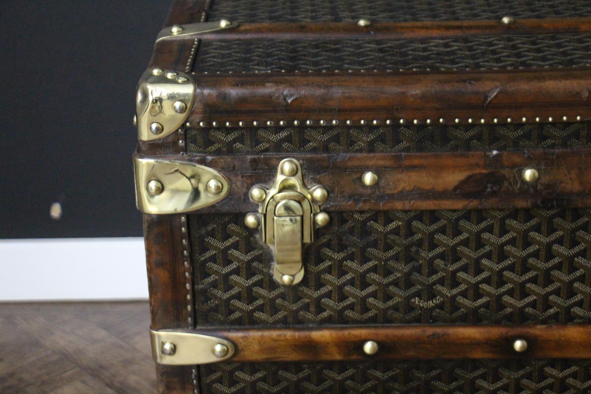 Baúl de cabina Goyard de los años 20 , Baúl Goyard de 110 cm en lona de chevrones Francés en venta