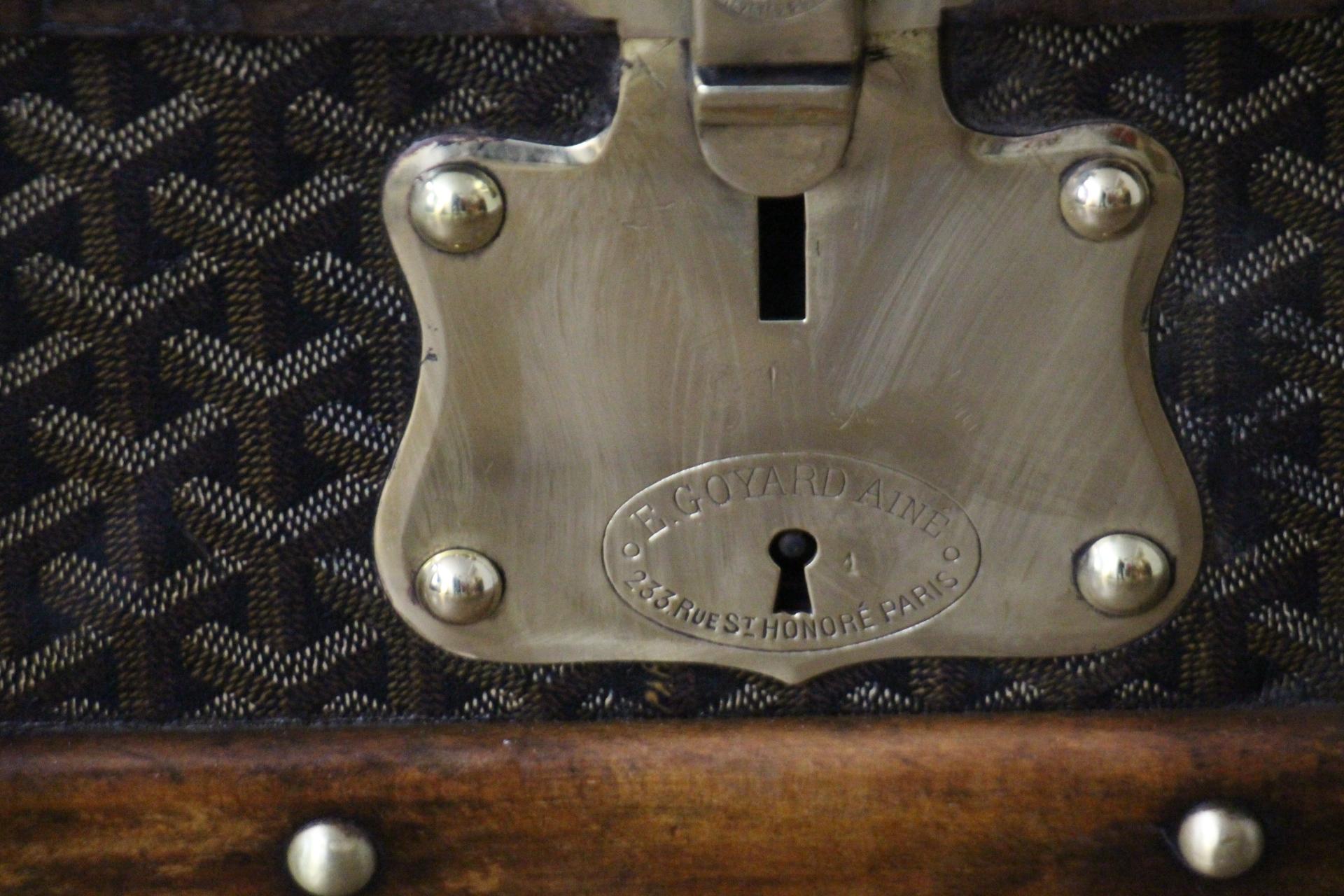 Baúl de cabina Goyard de los años 20 , Baúl Goyard de 110 cm en lona de chevrones principios del siglo XX en venta