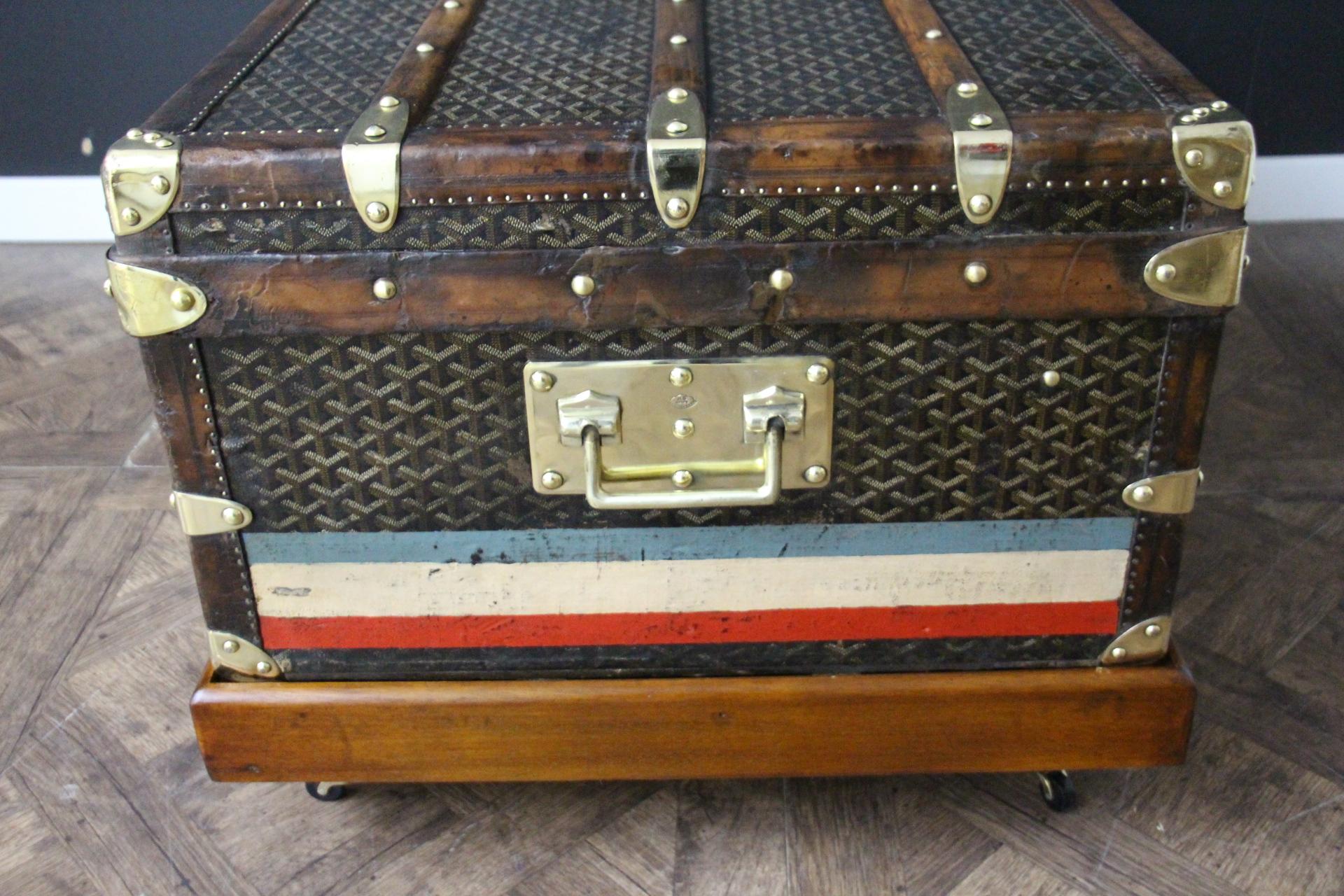 Baúl de cabina Goyard de los años 20 , Baúl Goyard de 110 cm en lona de chevrones en venta 1