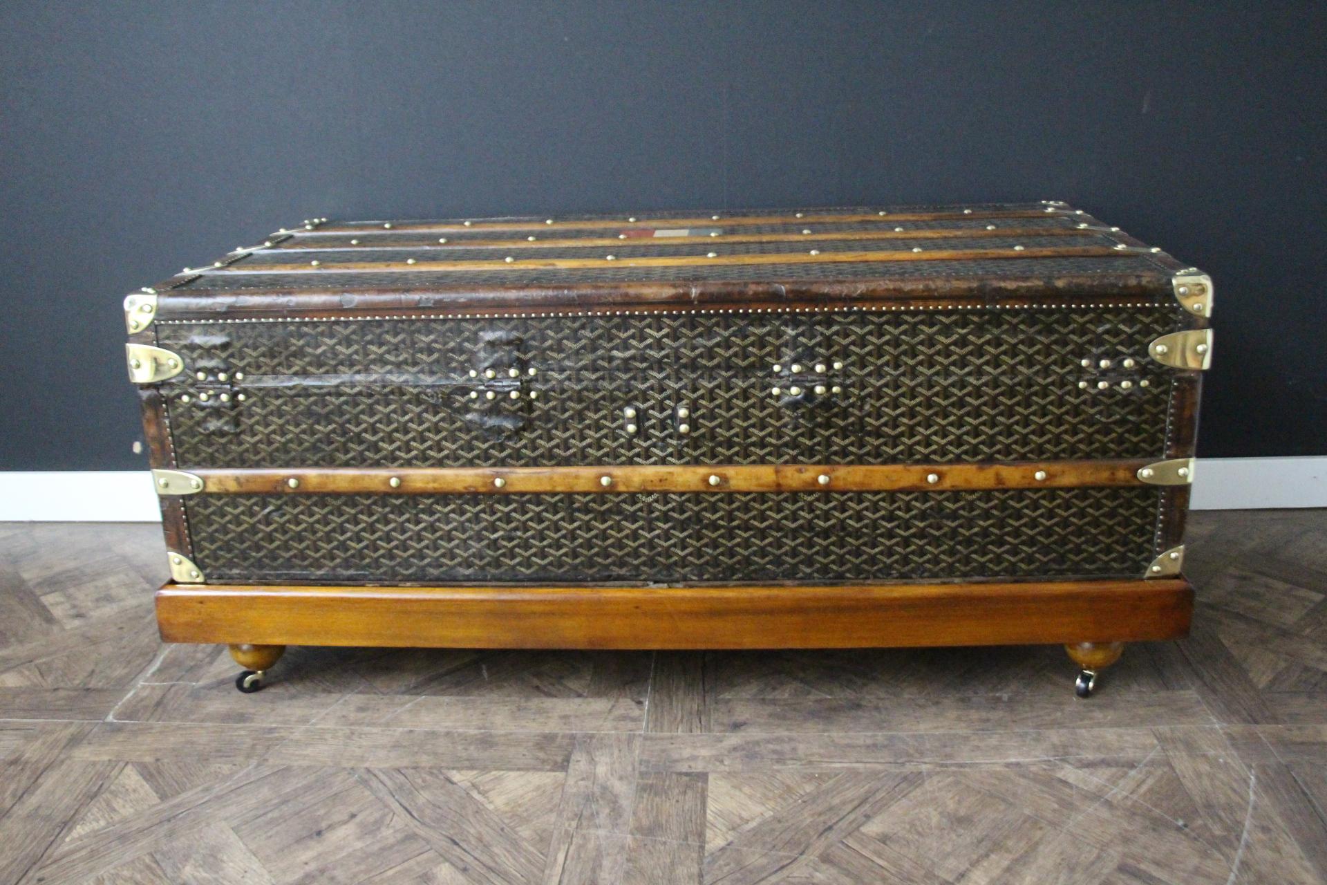 Baúl de cabina Goyard de los años 20 , Baúl Goyard de 110 cm en lona de chevrones en venta 3