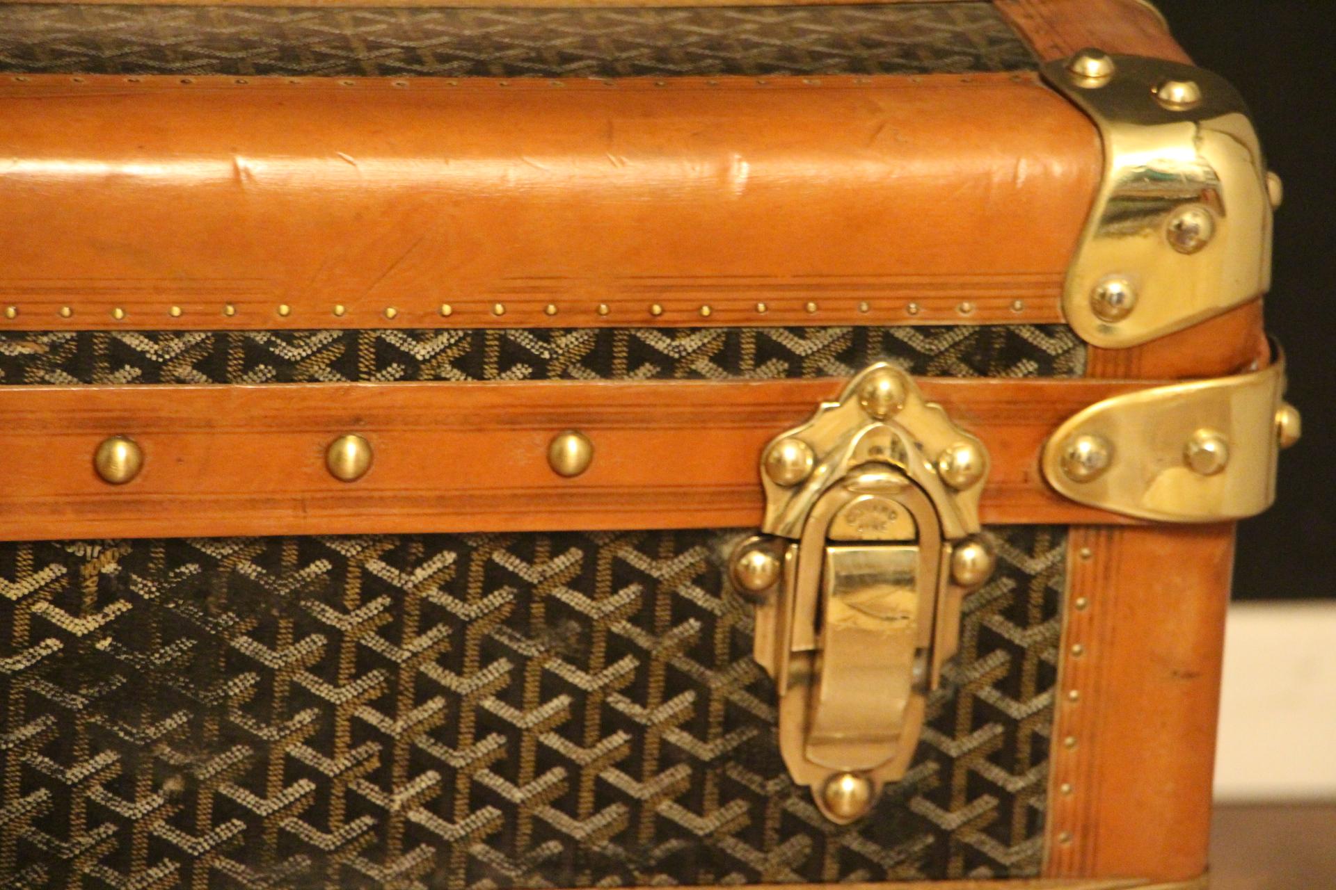 1920s Goyard Cabin Trunk, Goyard Trunk in Chevrons Canvas In Good Condition In Saint-Ouen, FR