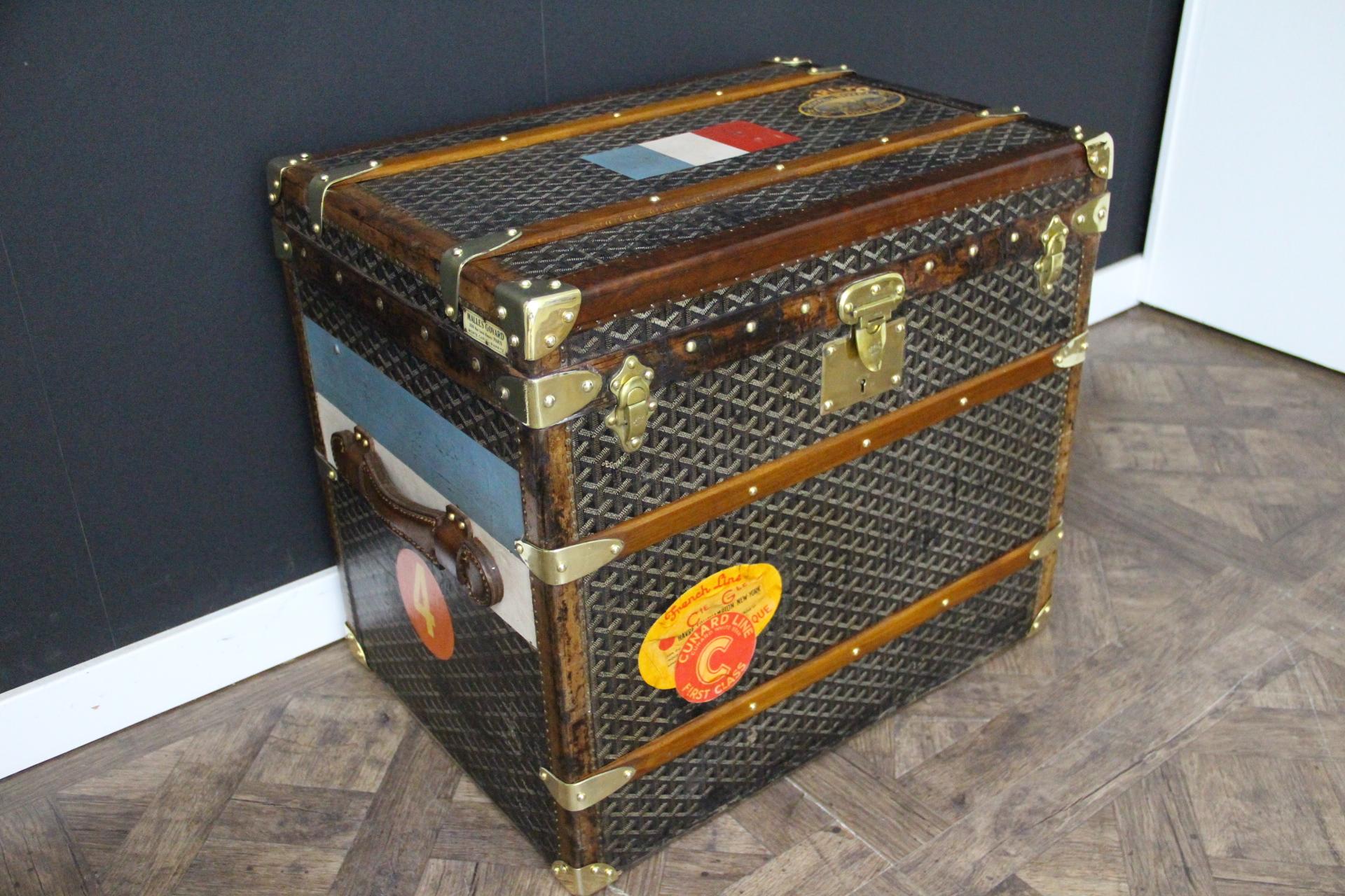 This magnificent Goyard hat trunk features the very sought after chevrons pattern canvas, two large leather side handles, solid brass corners and Goyard engraved brass locks. It's all leather trim color is warm chocolate brown . It also features