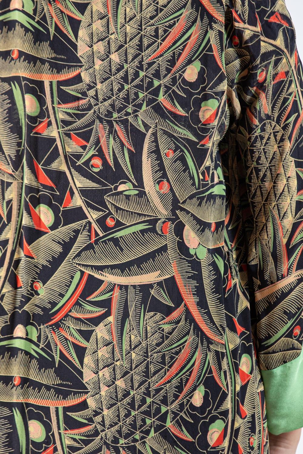 1920S Green & Black Rayon Rare Art Deco Tropical Print Kimono For Sale 3