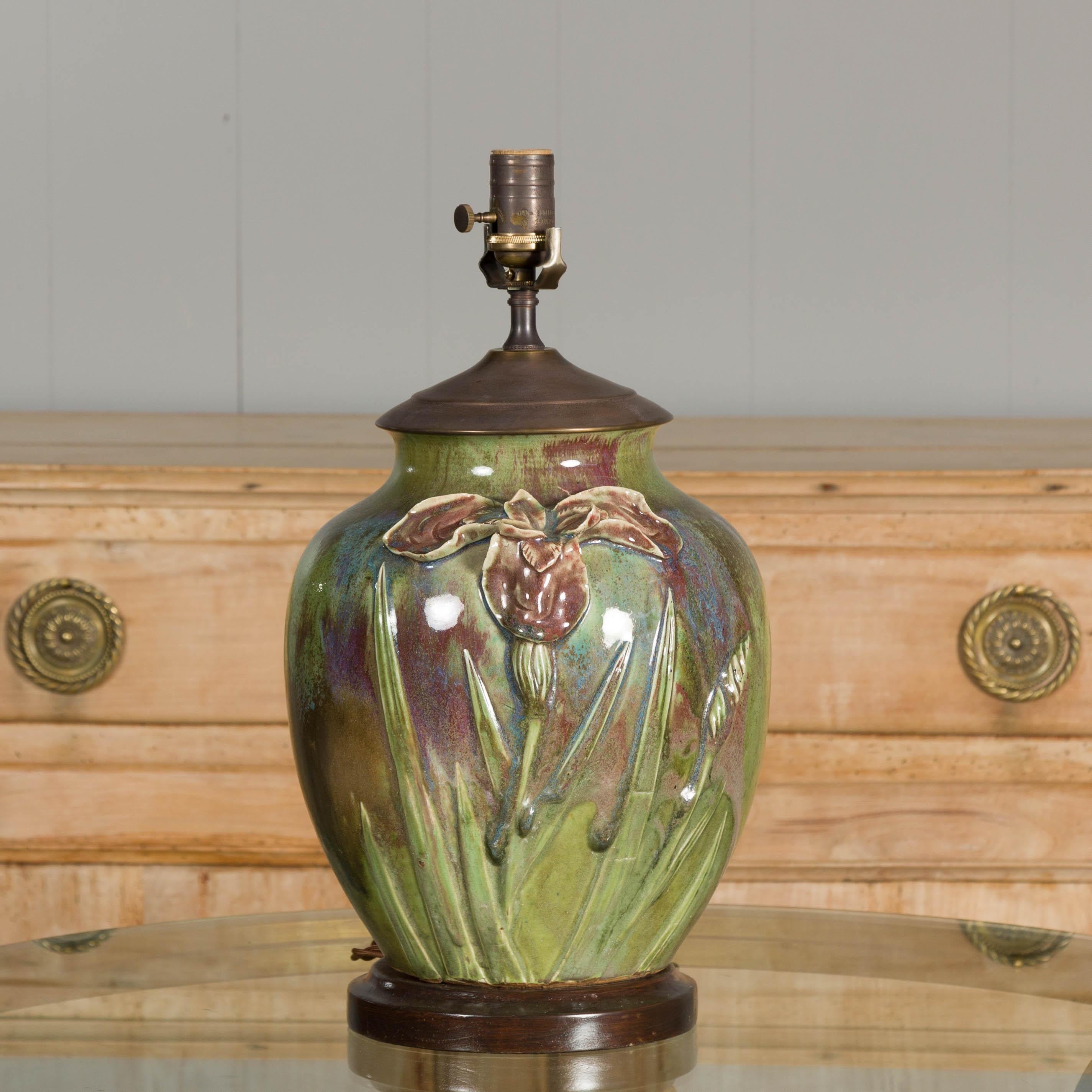 1920s Green Pottery Table Lamp with Raised Floral Motif on Wooden Base, Wired In Good Condition For Sale In Atlanta, GA