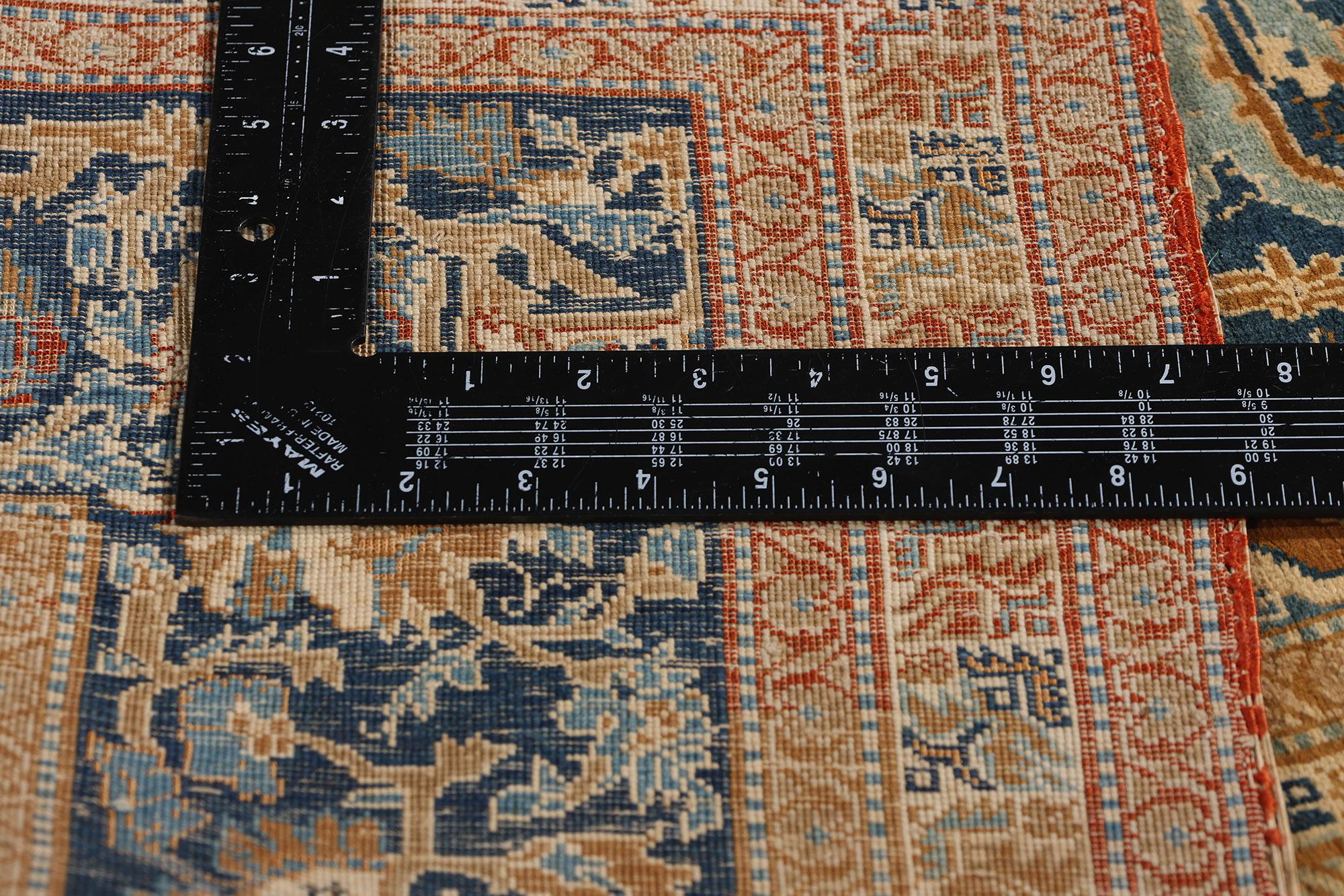 20ième siècle Tapis persan ancien de Tabriz de style traditionnel Haji Jalili des années 1920 en vente