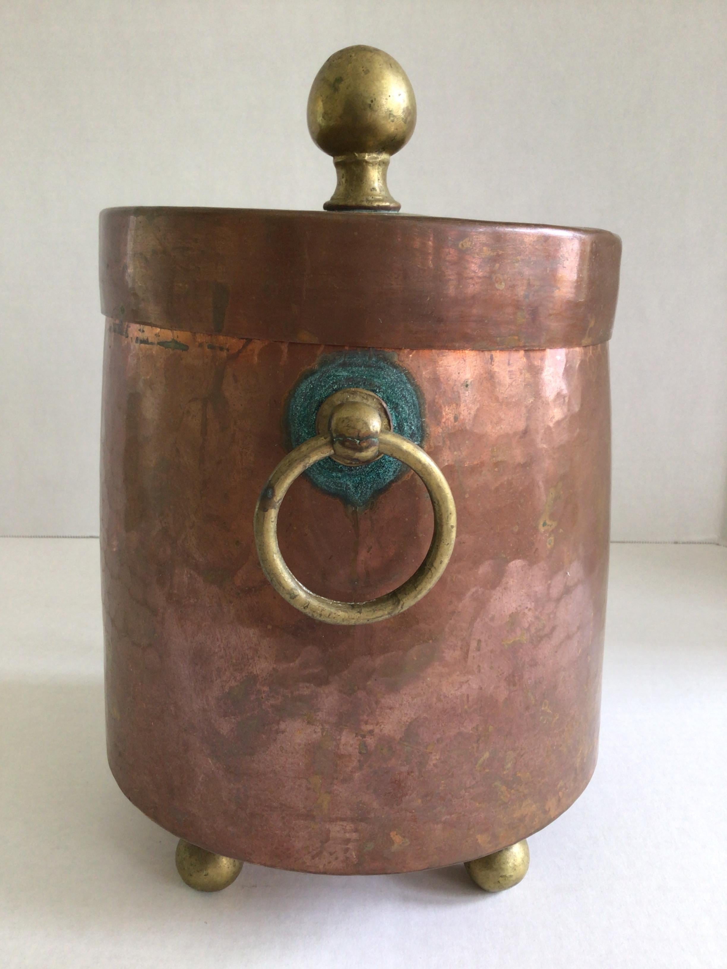 Arts and Crafts 1920s Hammered Copper Ice Bucket with Brass Feet, Handles, and Knob For Sale