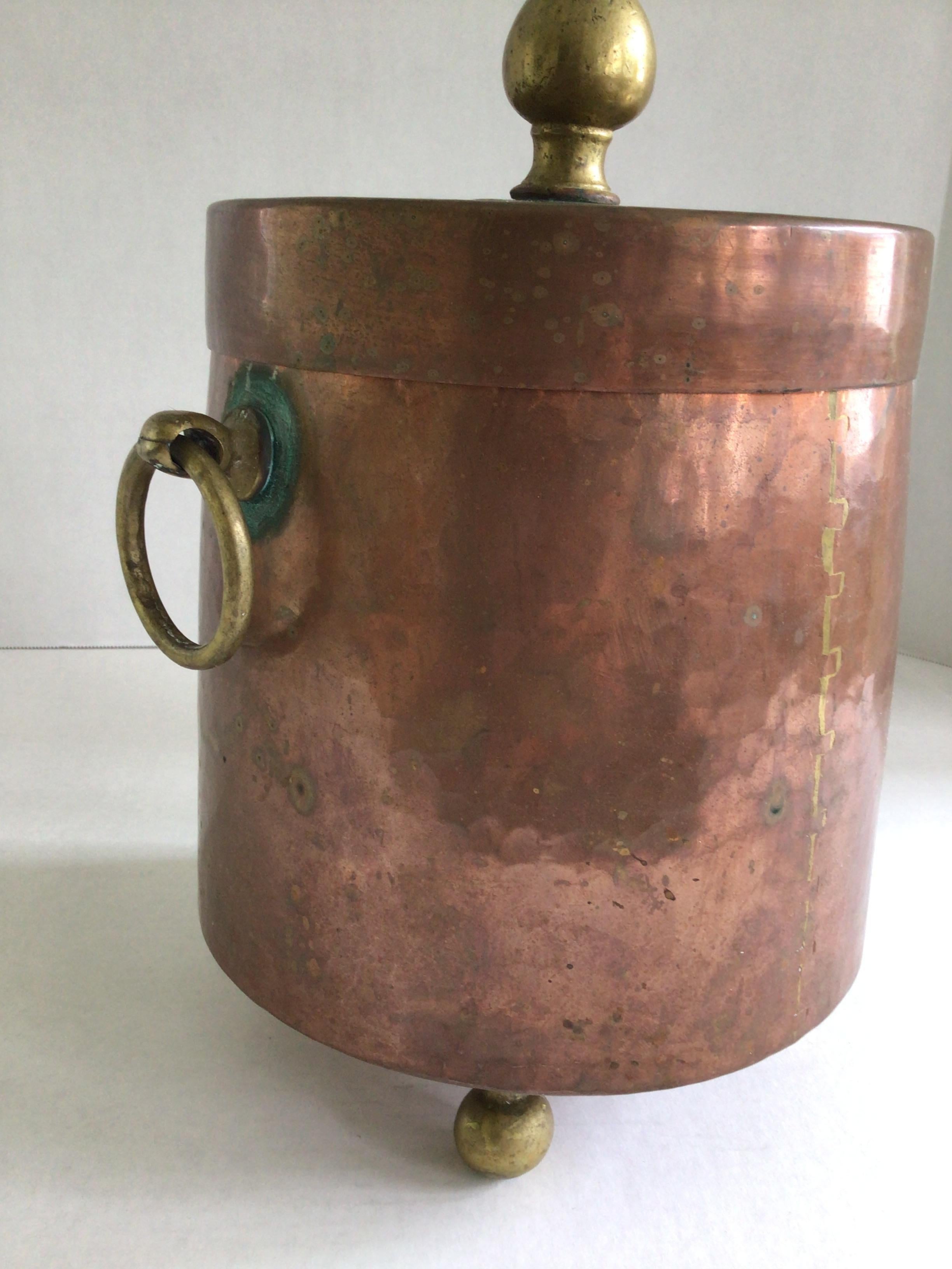 Early 20th Century 1920s Hammered Copper Ice Bucket with Brass Feet, Handles, and Knob For Sale