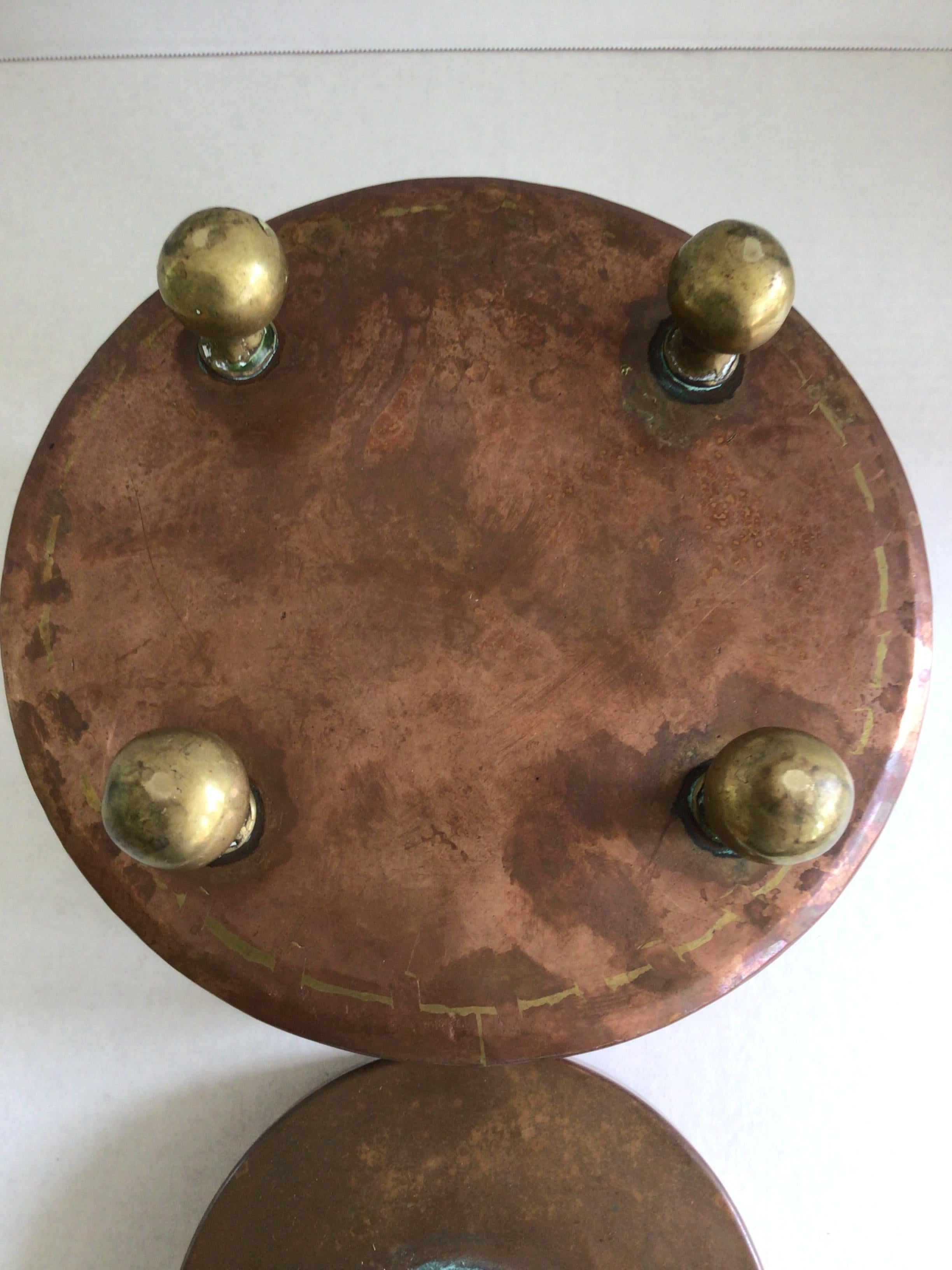 1920s Hammered Copper Ice Bucket with Brass Feet, Handles, and Knob For Sale 2