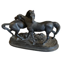 Figura italiana di due cavalli in terracotta dipinta di nero degli anni '20, realizzata a mano