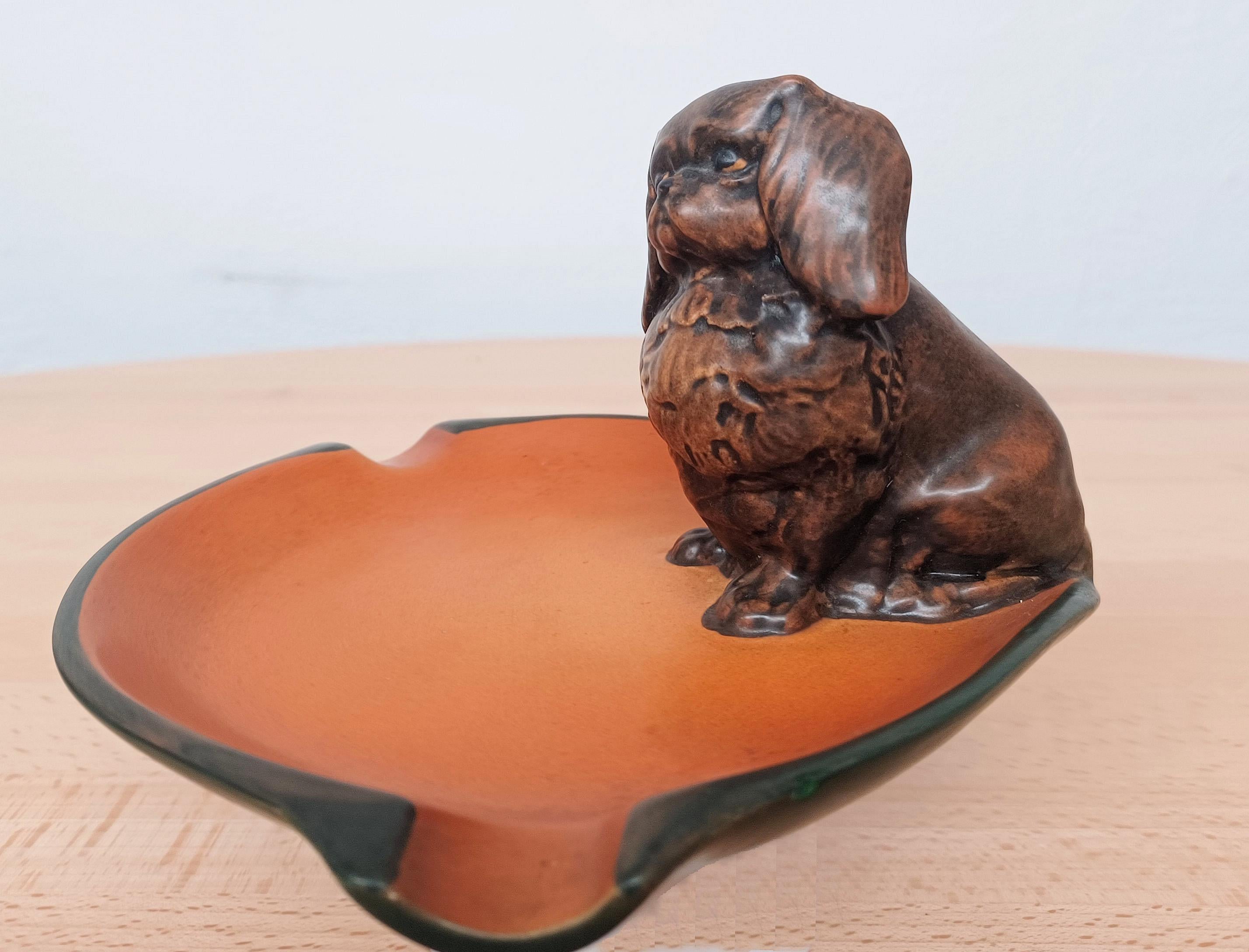 Art nouveau Chien pékinois Art Nouveau danois des années 1920 fabriqué à la main  Cendrier / Bol en vente