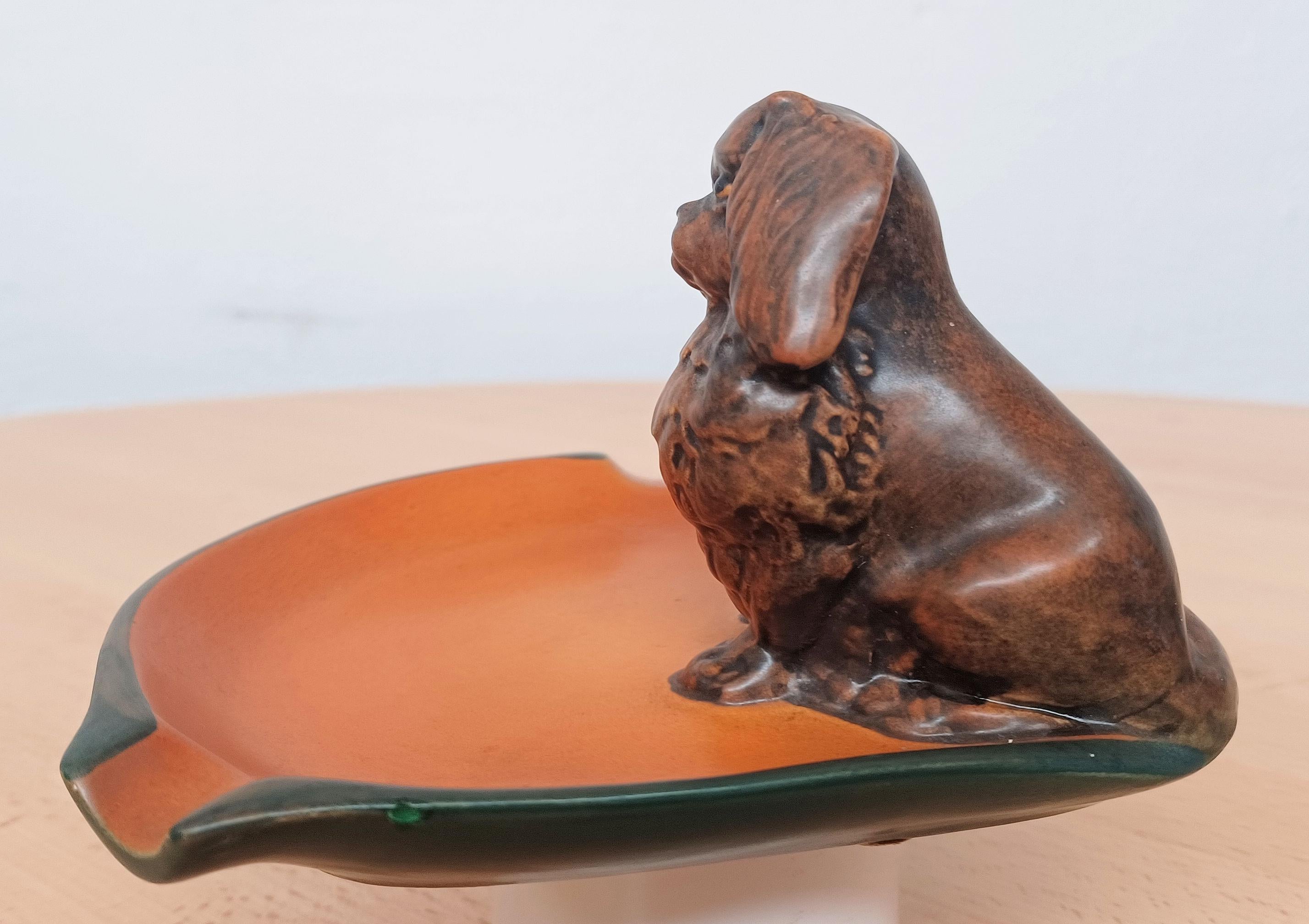 Danois Chien pékinois Art Nouveau danois des années 1920 fabriqué à la main  Cendrier / Bol en vente