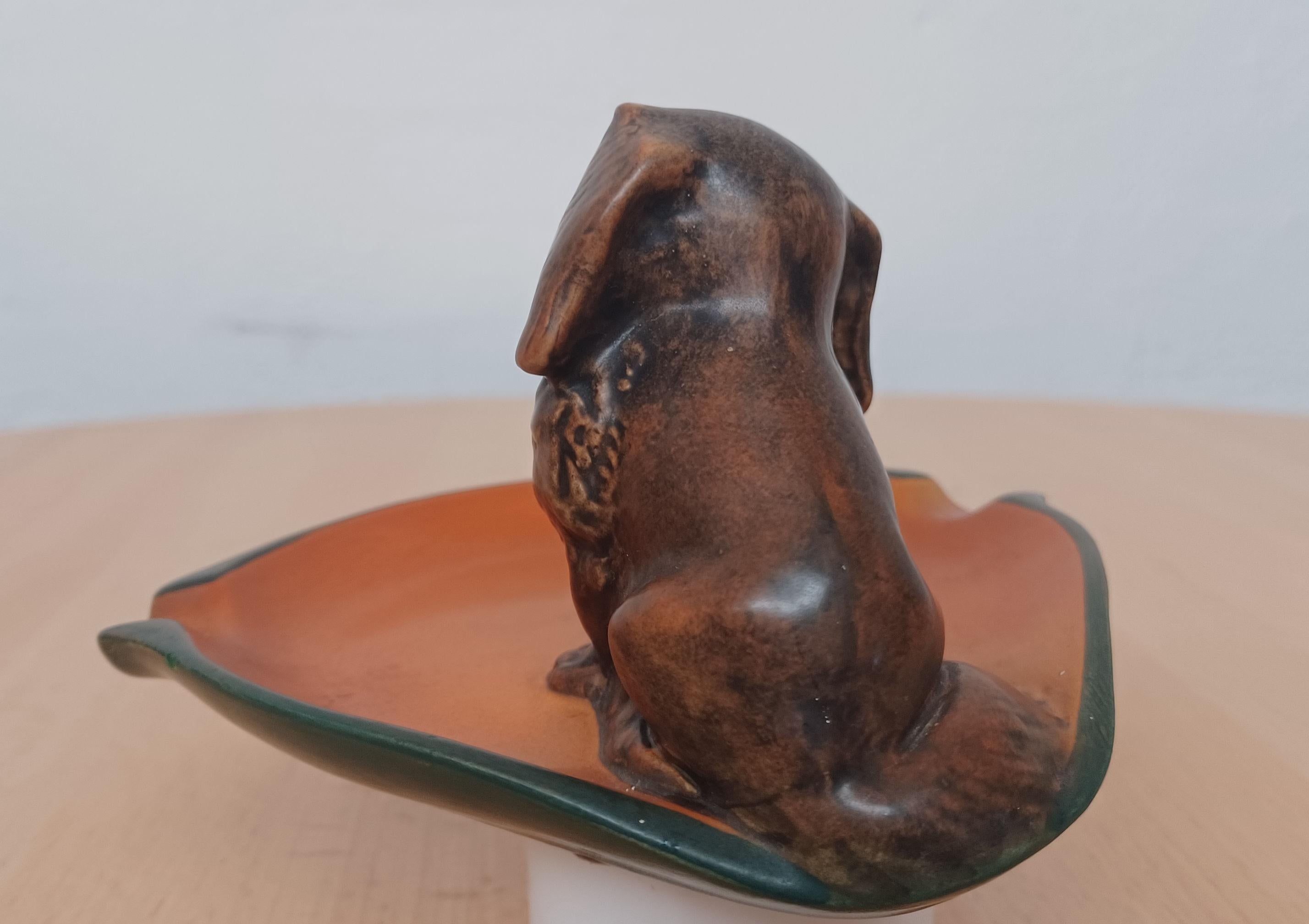 Fait main Chien pékinois Art Nouveau danois des années 1920 fabriqué à la main  Cendrier / Bol en vente