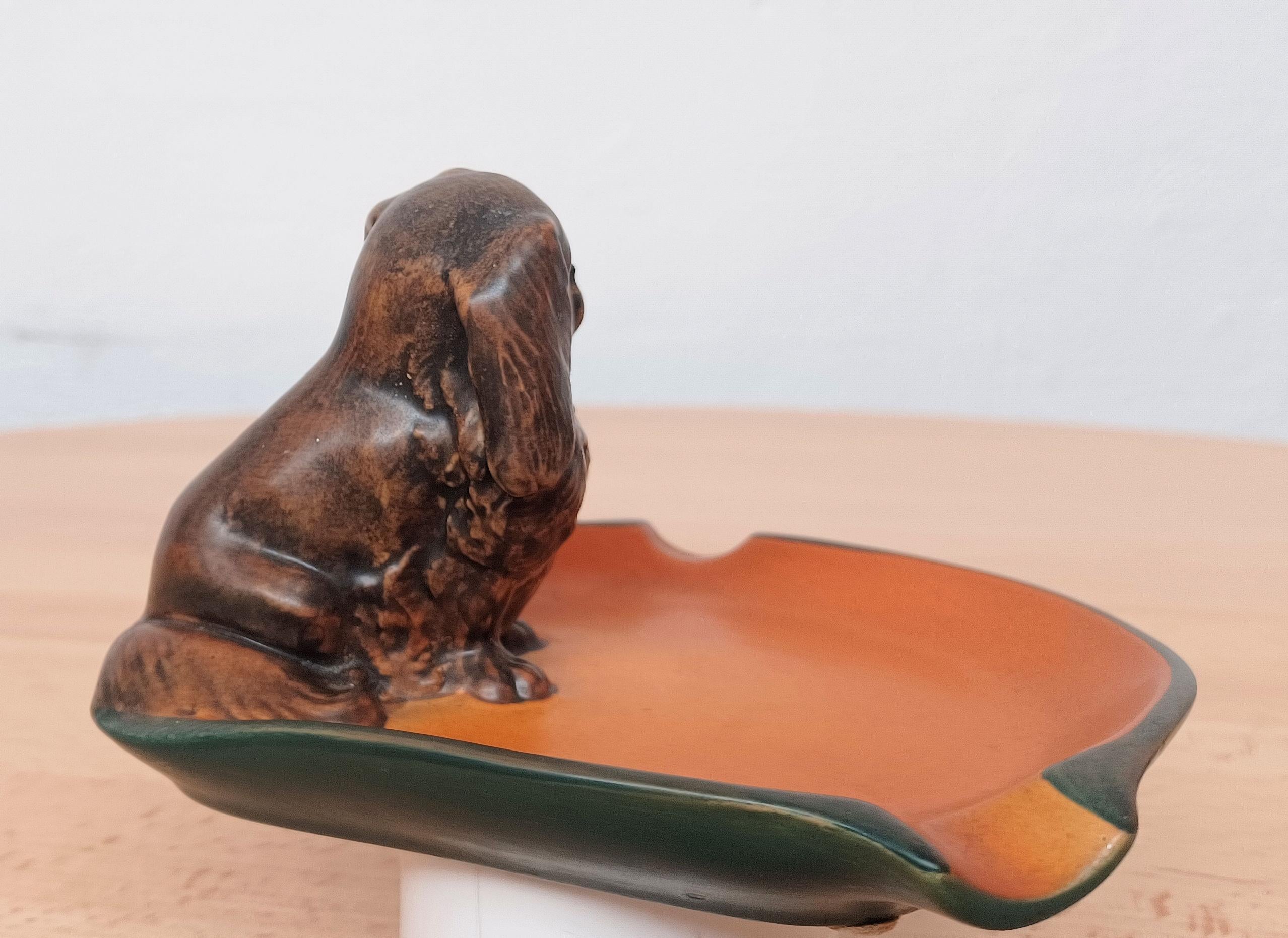 20ième siècle Chien pékinois Art Nouveau danois des années 1920 fabriqué à la main  Cendrier / Bol en vente
