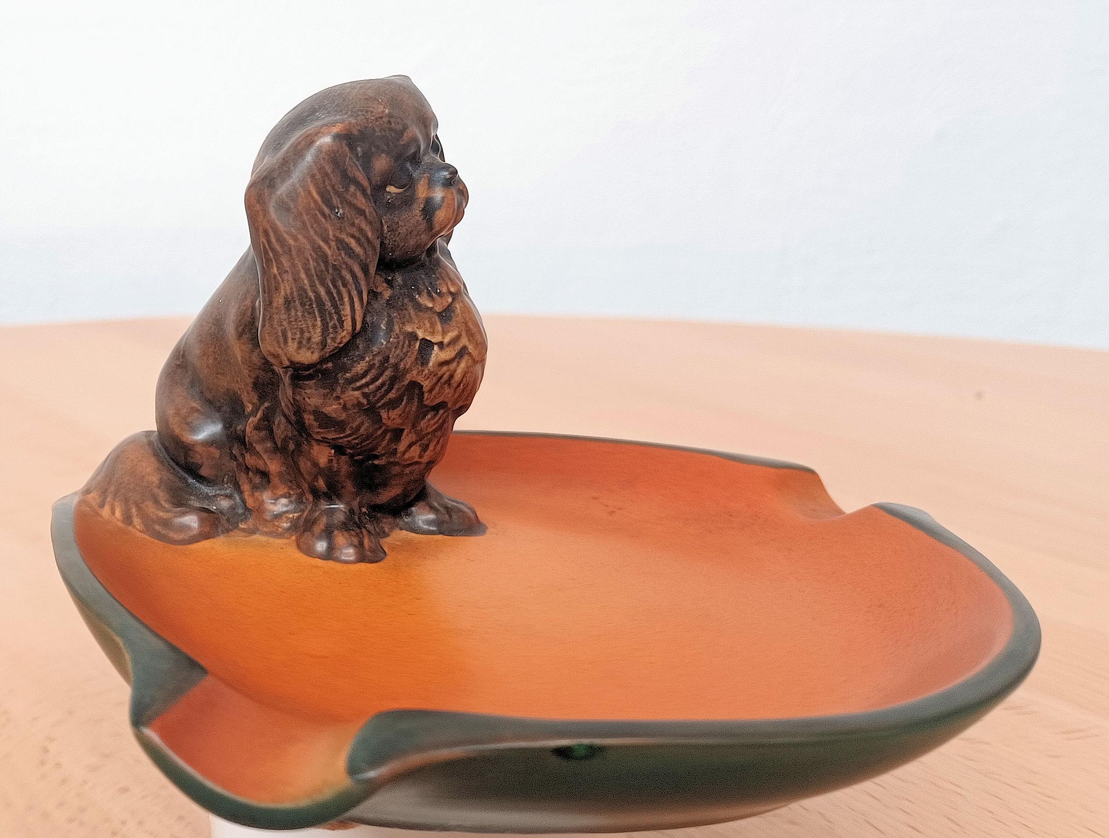 Céramique Chien pékinois Art Nouveau danois des années 1920 fabriqué à la main  Cendrier / Bol en vente