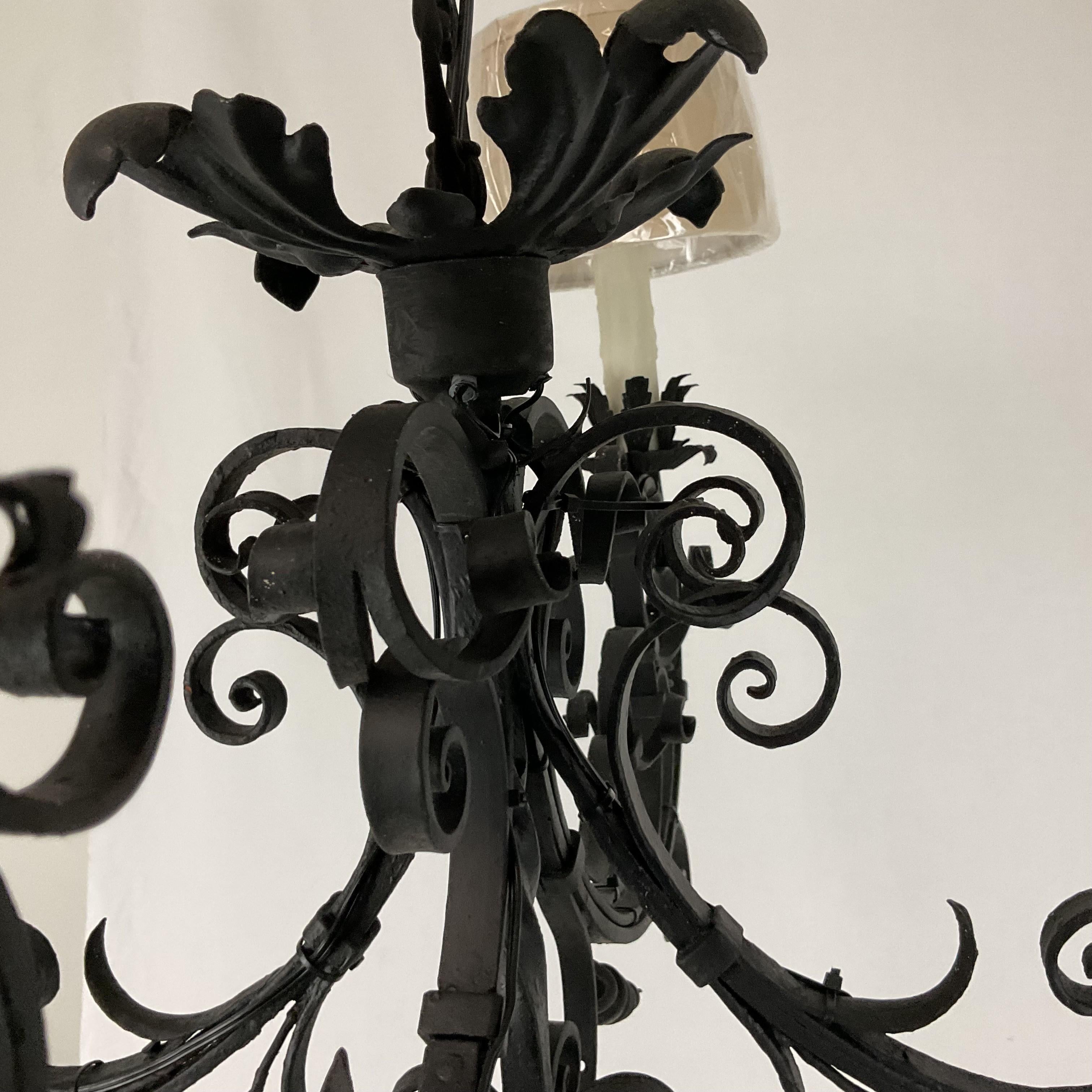 Araña de hierro forjado a mano de 1920 Italiano en venta