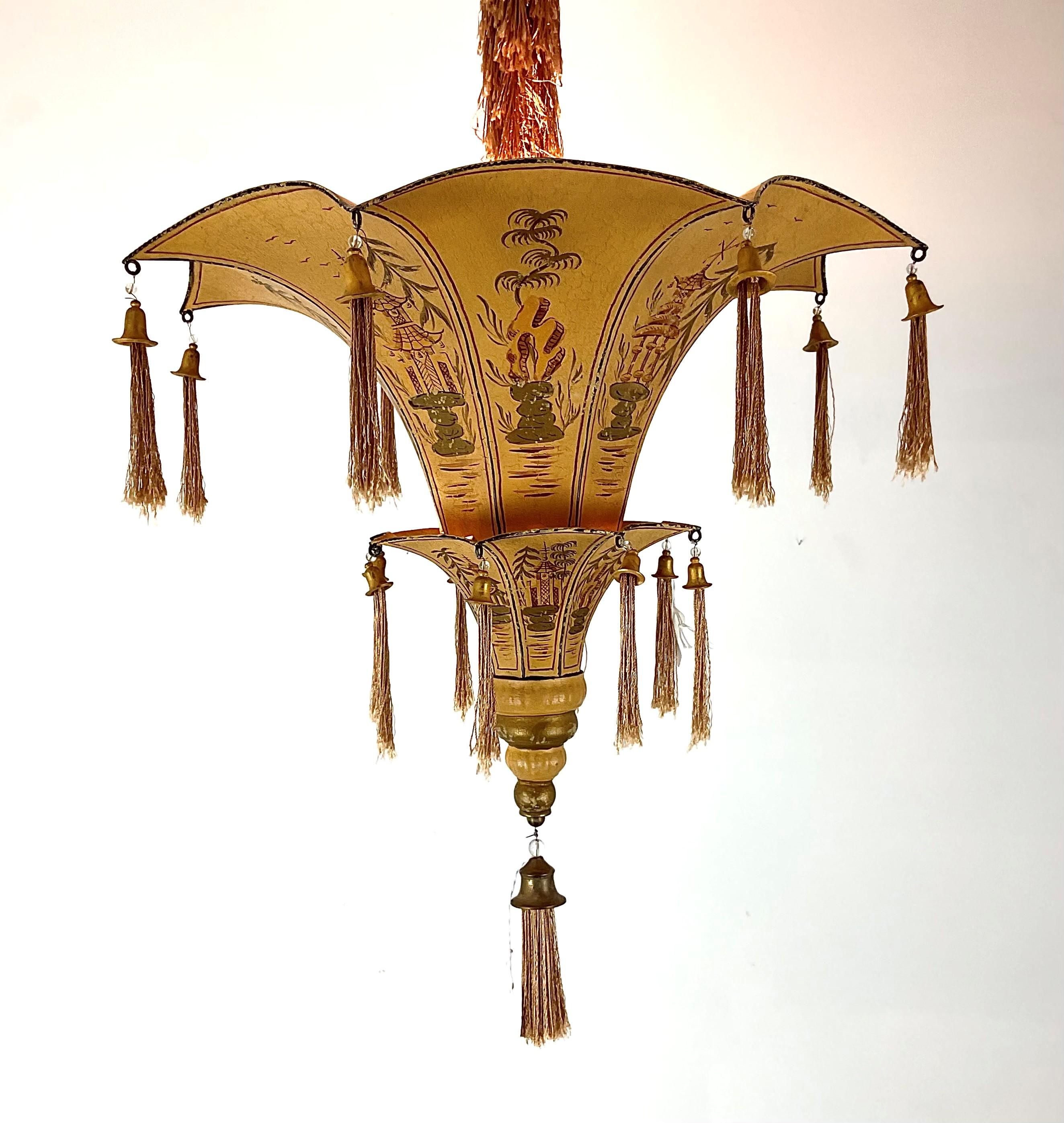 Lampadario a pagoda a due piani dipinto a mano del 1920, Chinwazerie in vendita 8