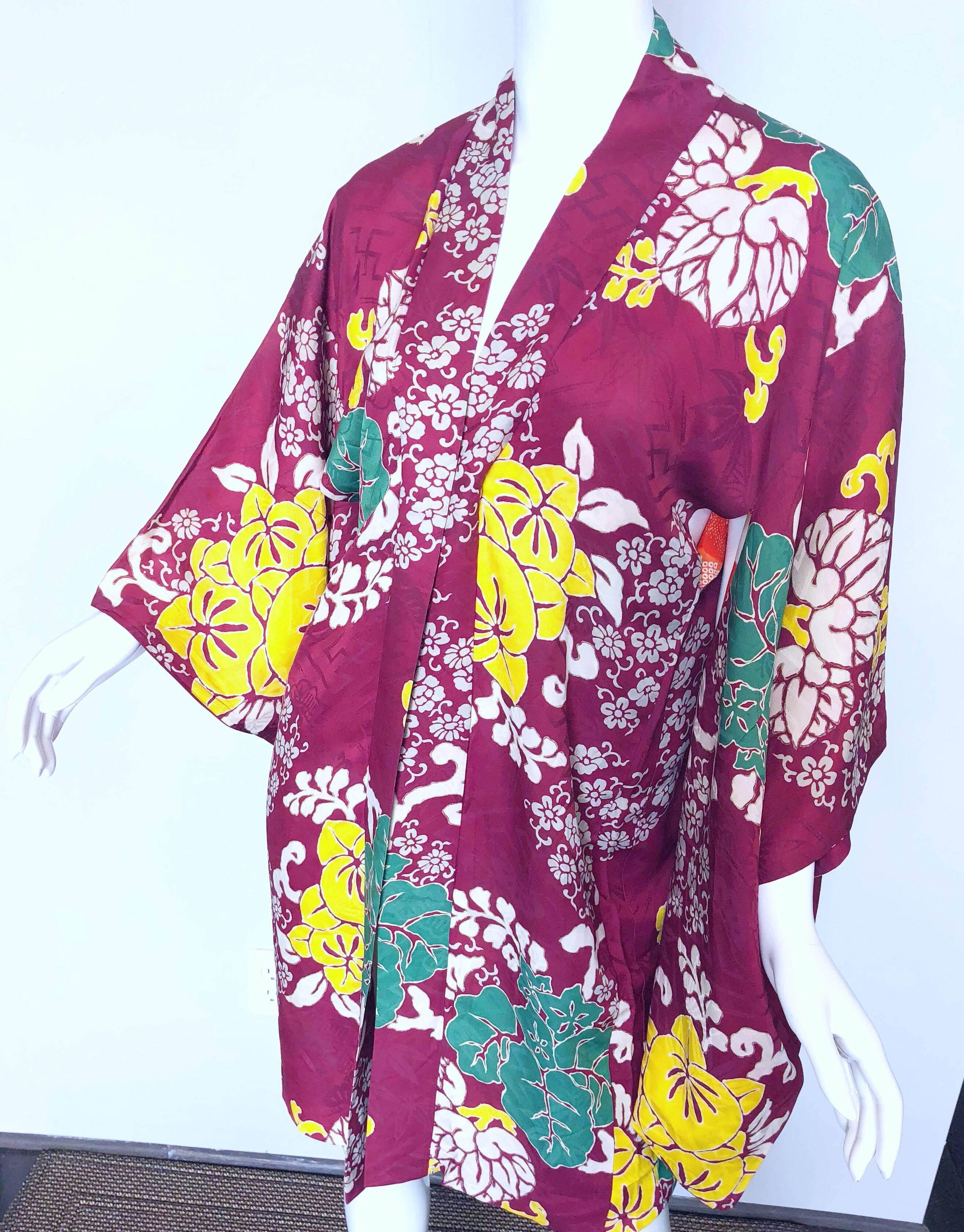 1920s Hand Sewn Silk Damask Vintage 20s Maroon Pink Haori Kimono Jacket  In Excellent Condition For Sale In San Diego, CA