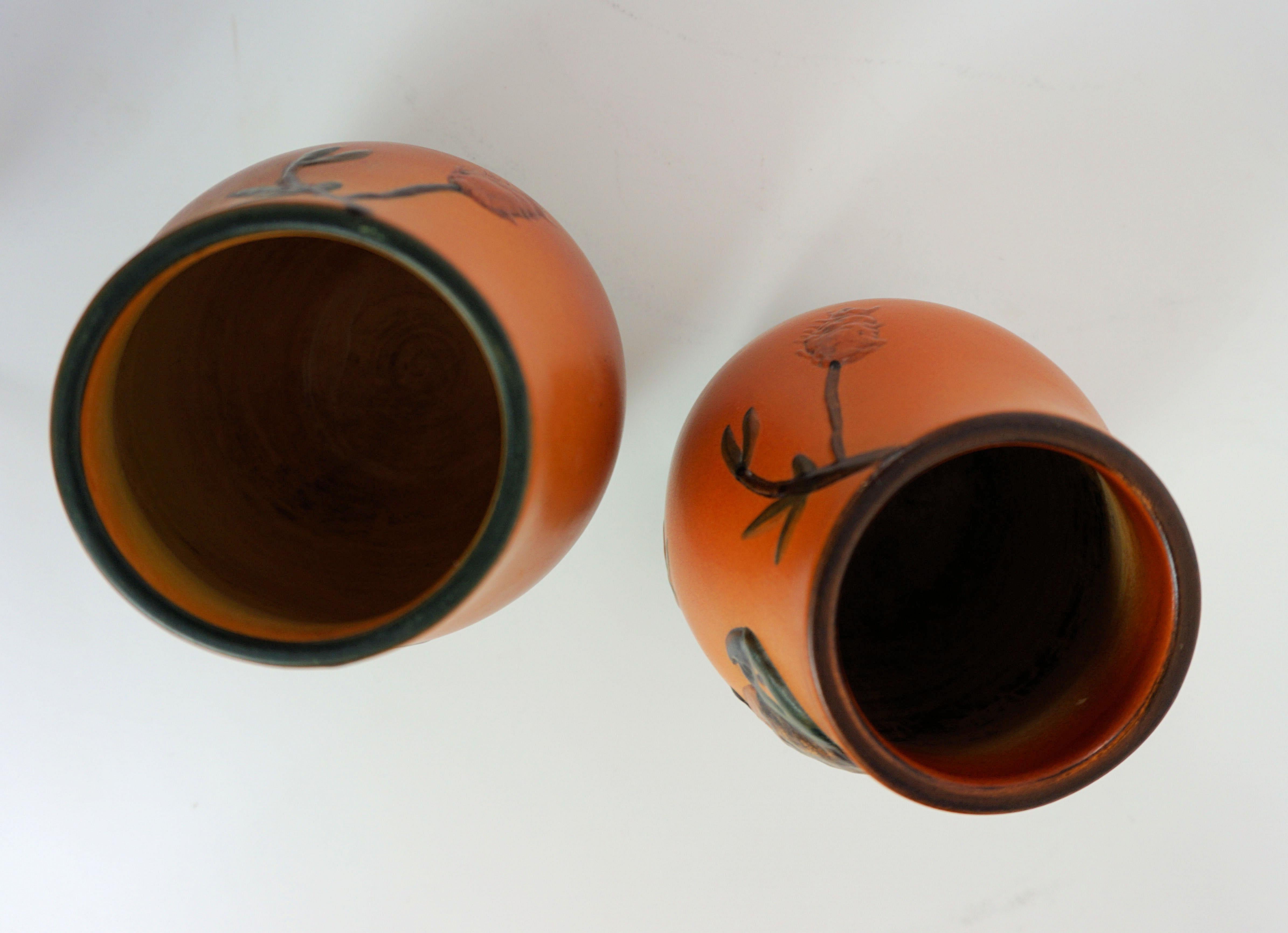 Ceramica Vaso danese Art Decor con pappagallo degli anni '20 realizzato a mano da P. Ipsens Enke in vendita