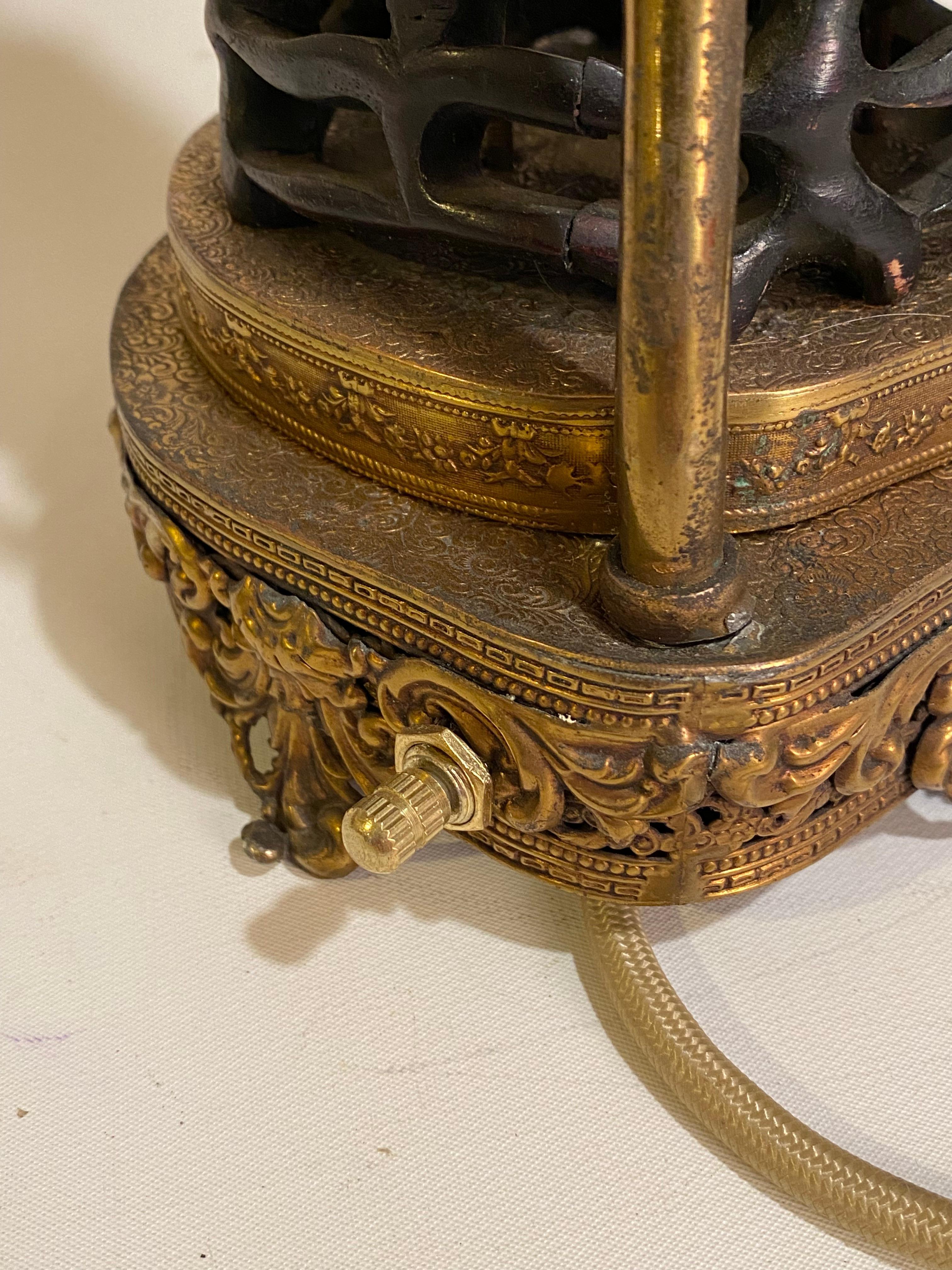 1920er Jahre Stark geschnitzte asiatische Jade-Tischlampe im Angebot 10