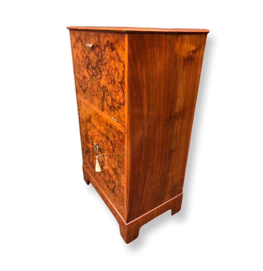 1920s Heavily Figured Walnut Art Deco Cocktail Cabinet In Good Condition For Sale In Barnstaple, GB