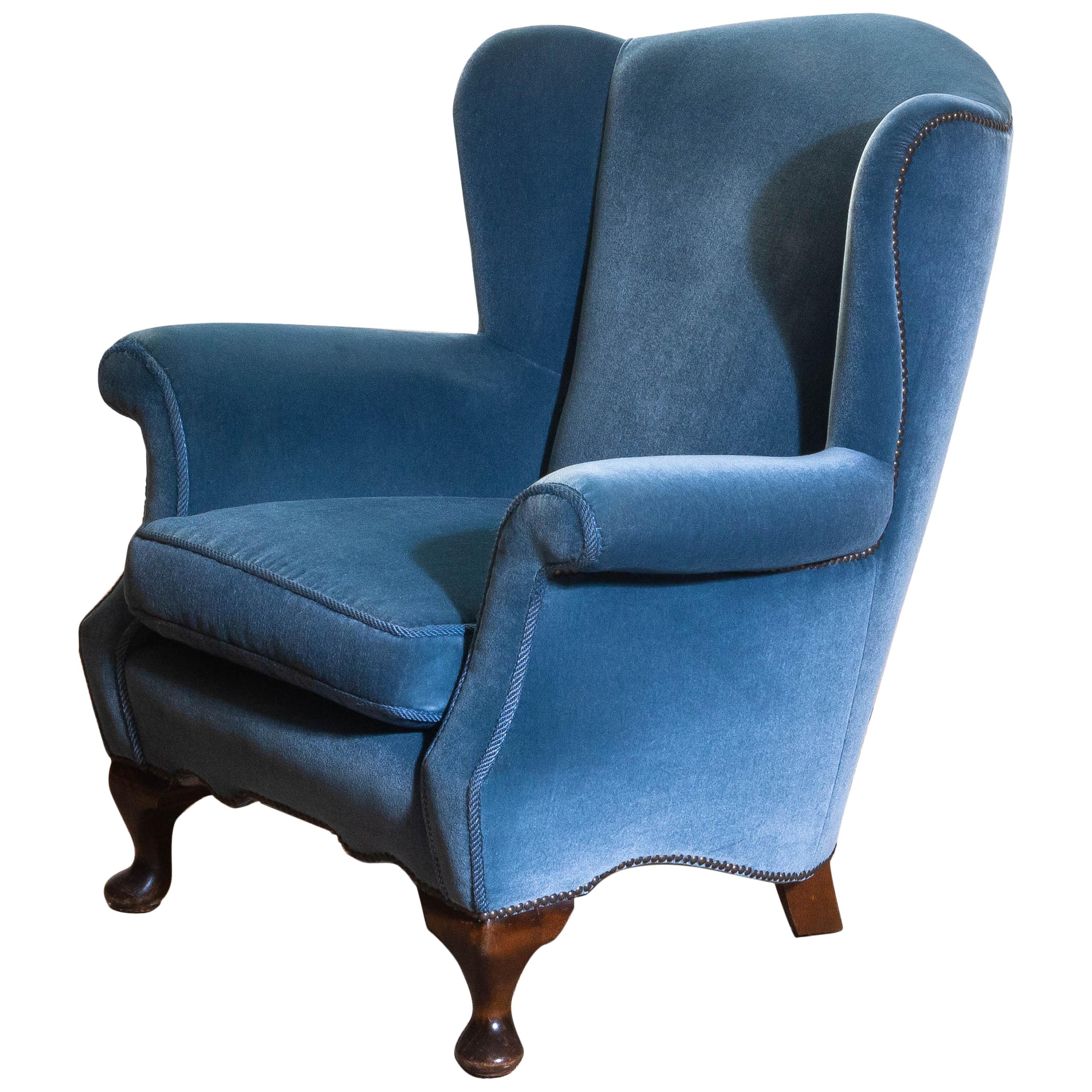 Unique and extremely beautiful Hollywood Regency club chair in blue velvet from the 1920s.
The chair is completely restored in 1987 (only original materials are used).
The overall condition of this chair is very comfortable and good condition.
  