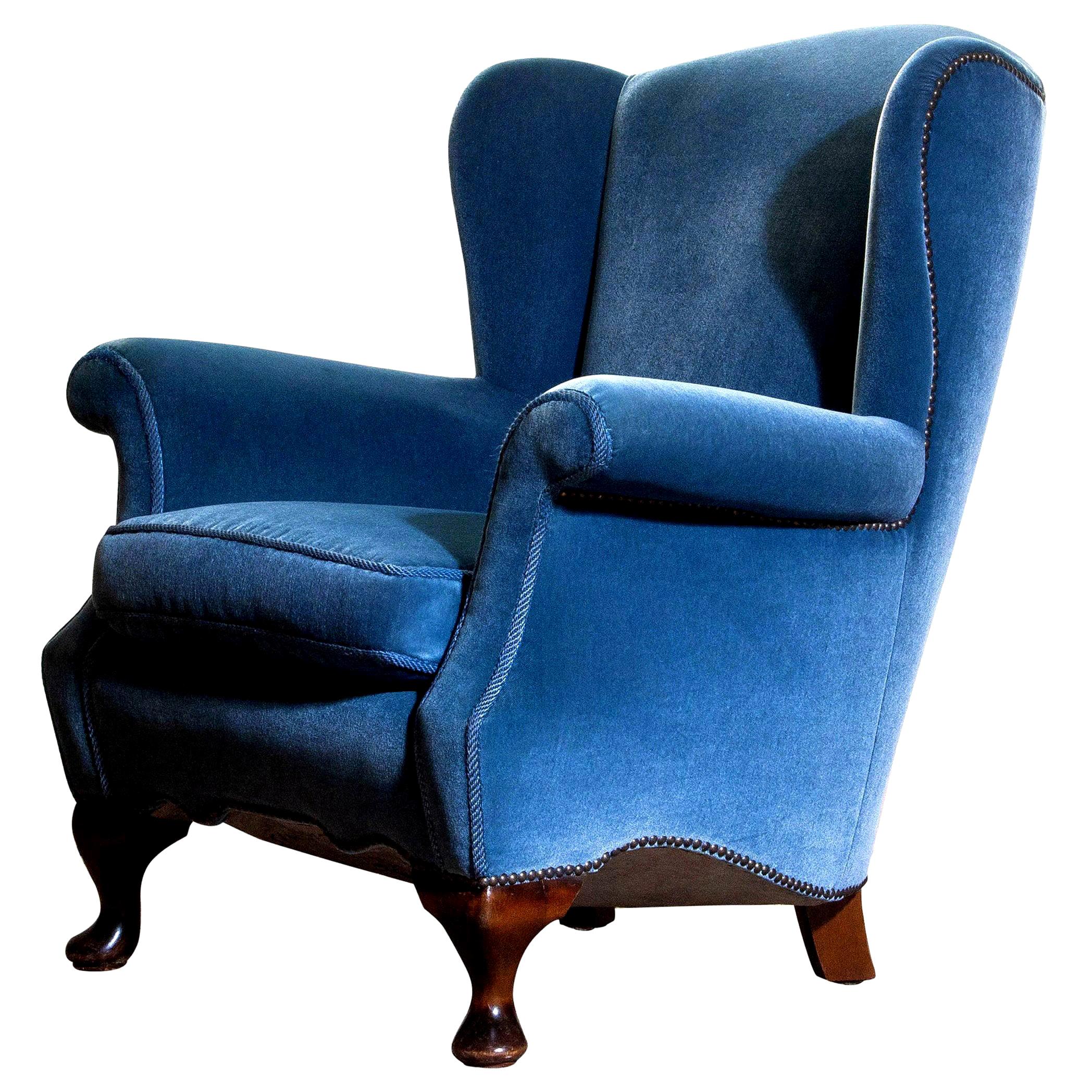 Unique and extremely beautiful Hollywood Regency club chair in blue velvet from the 1920s.
The chair is completely restored in 1987 (only original materials are used).
The overall condition of this chair is very comfortable and good condition.
 