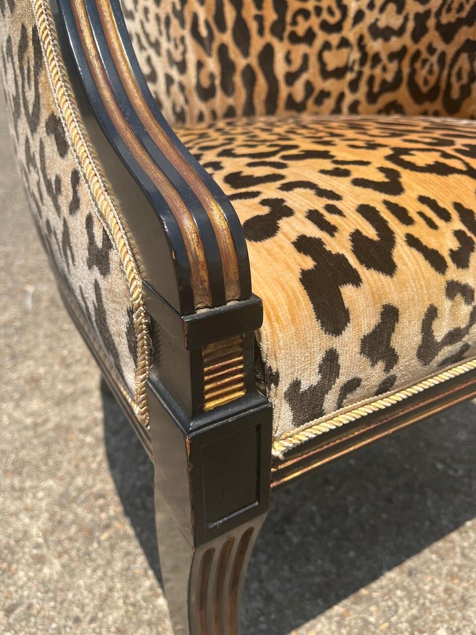 Sillón Estilo Imperio Hollywood Regency de 1920 Tela en venta