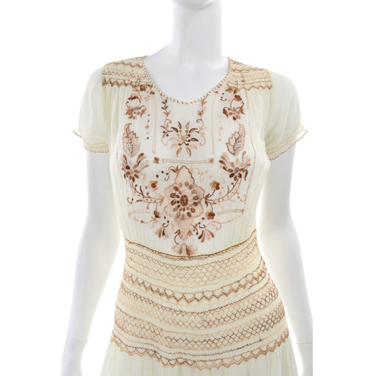 1920s Hungarian Peasant Embroidered Cream Cotton Dress w Smock Pleating