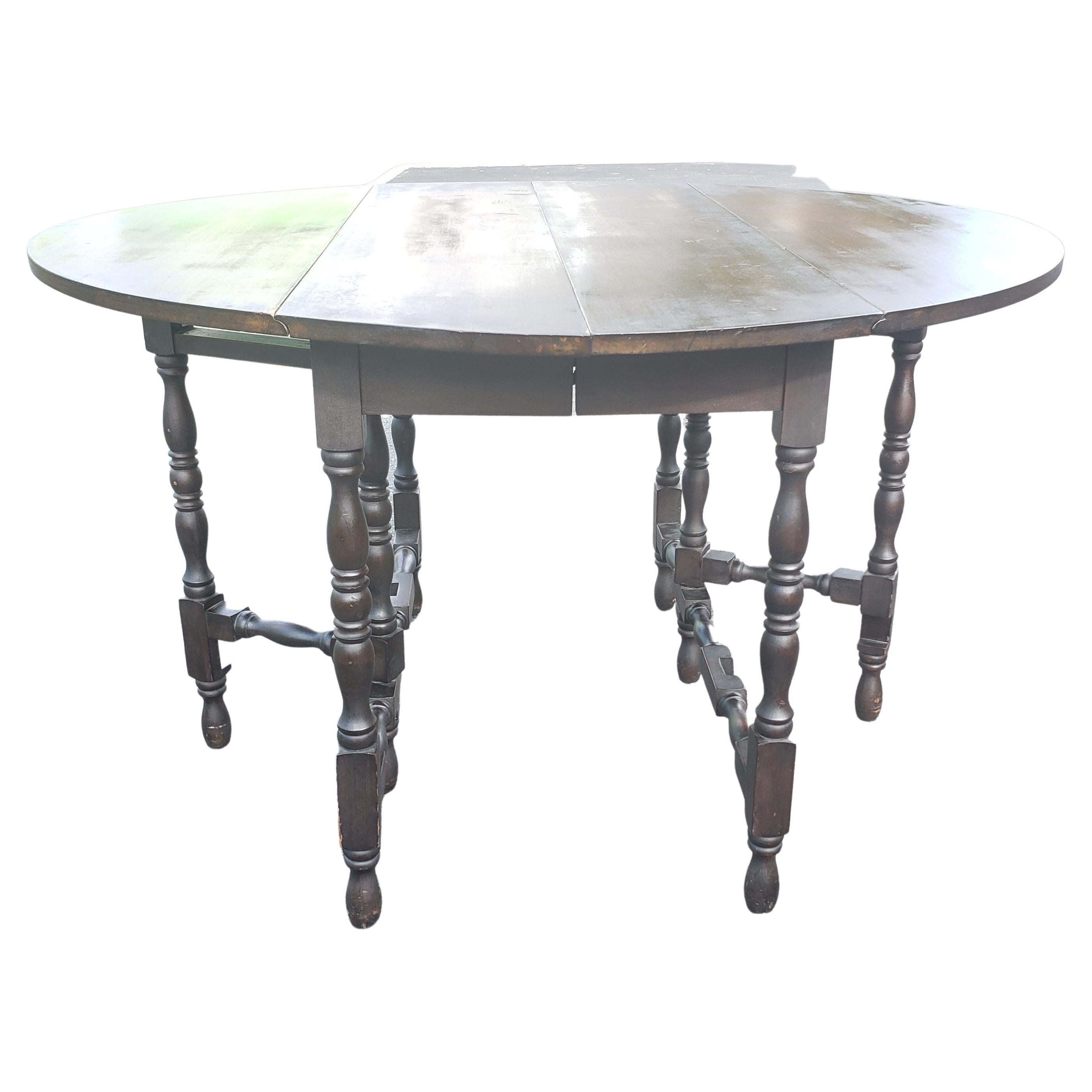 20th Century 1920s Imperial Gateleg Dining Table