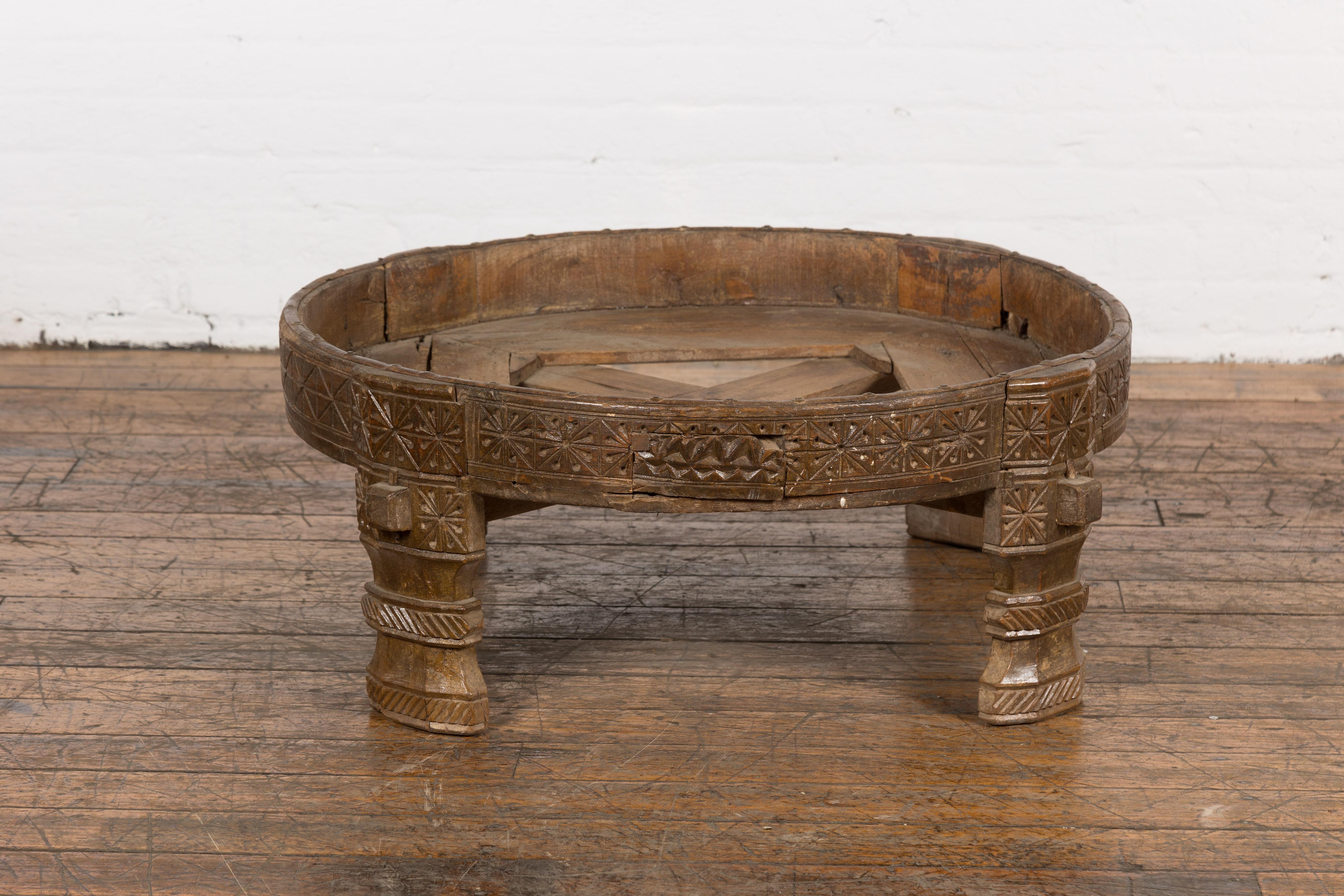 1920s Indian Antique Chakki Grinding Table with Hand-Carved Geometric Décor For Sale 4